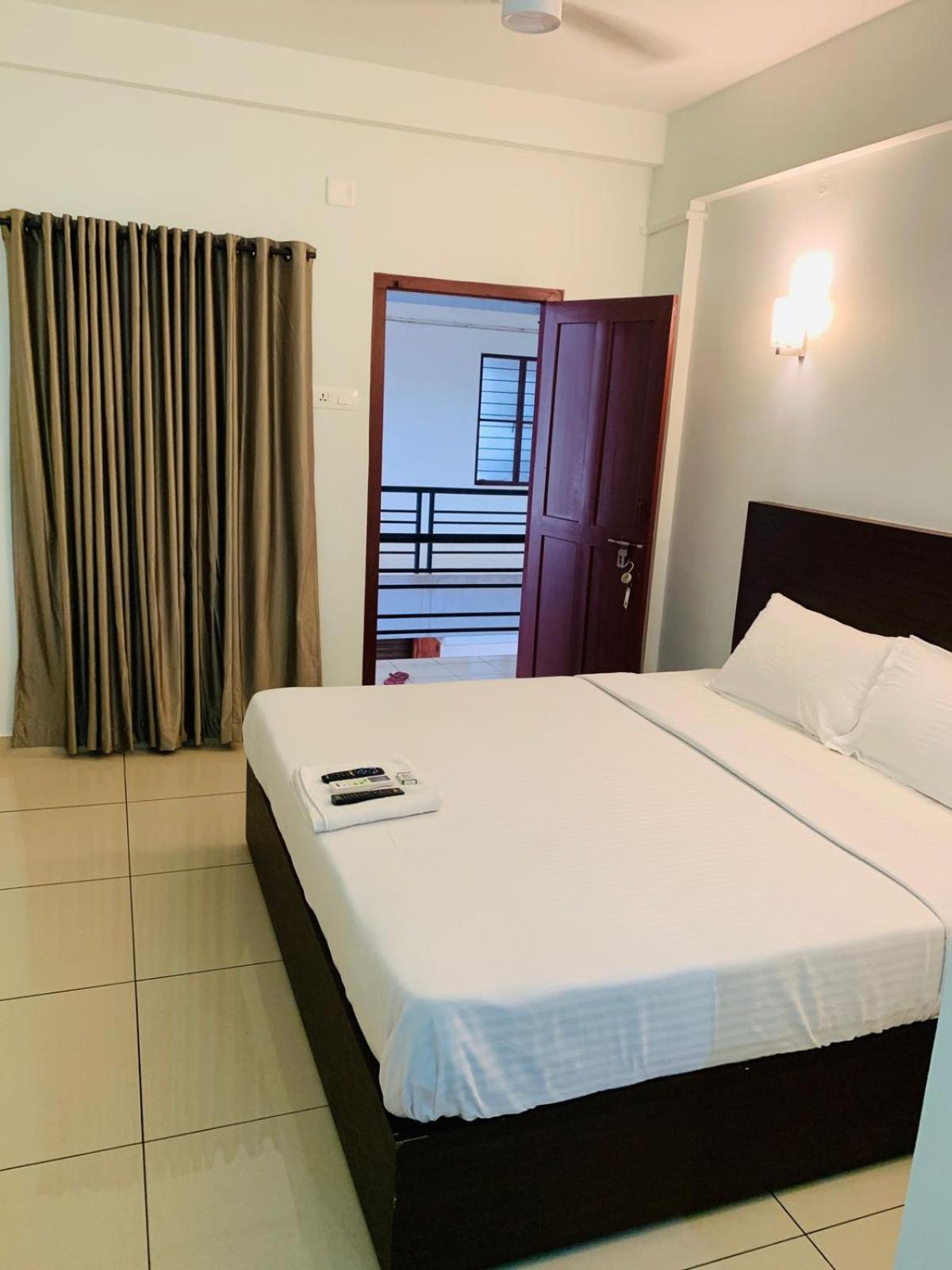 Deluxe Room - Photo 13