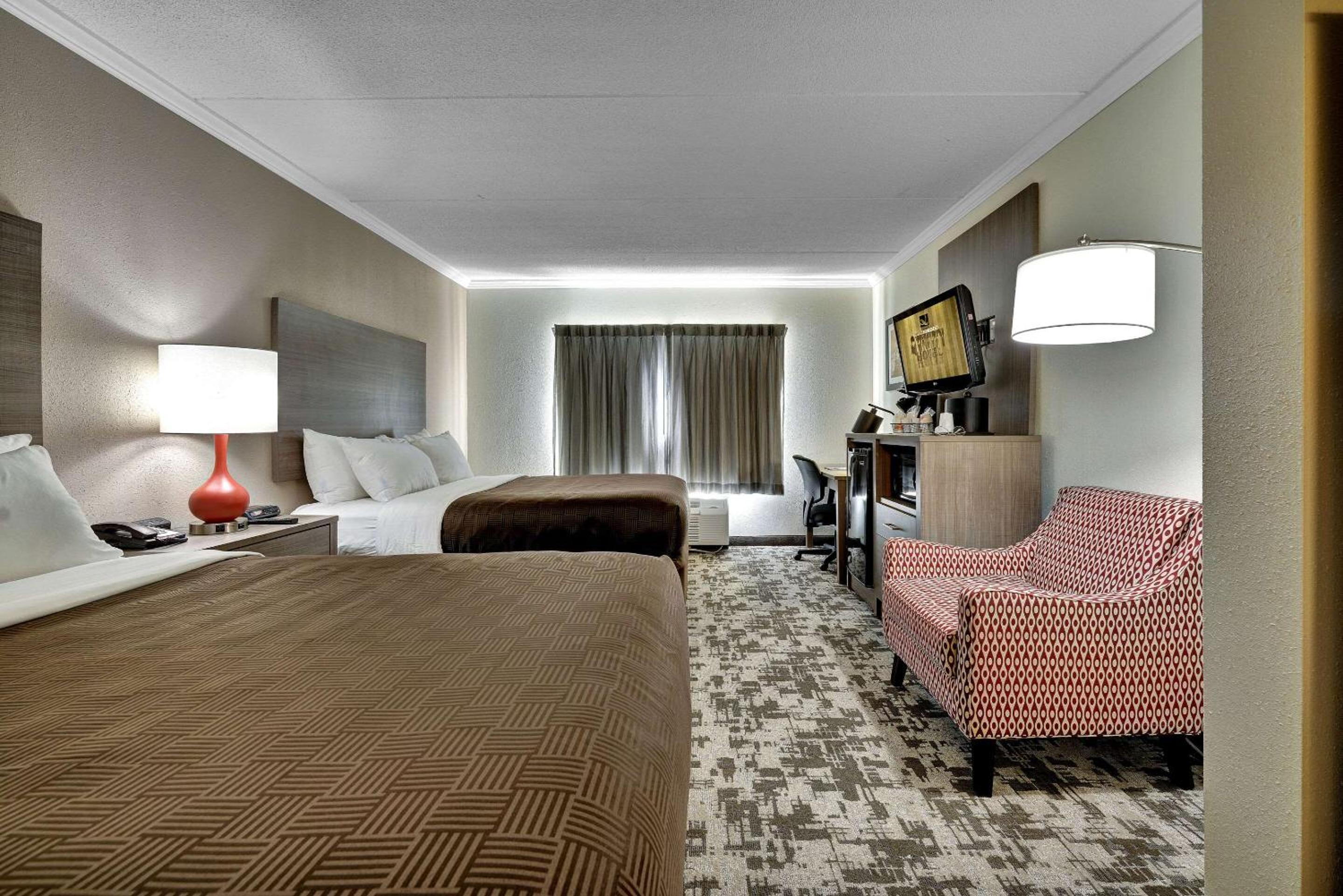 Queen Room with 2 Queen Beds - Non-Smoking - Photo 3