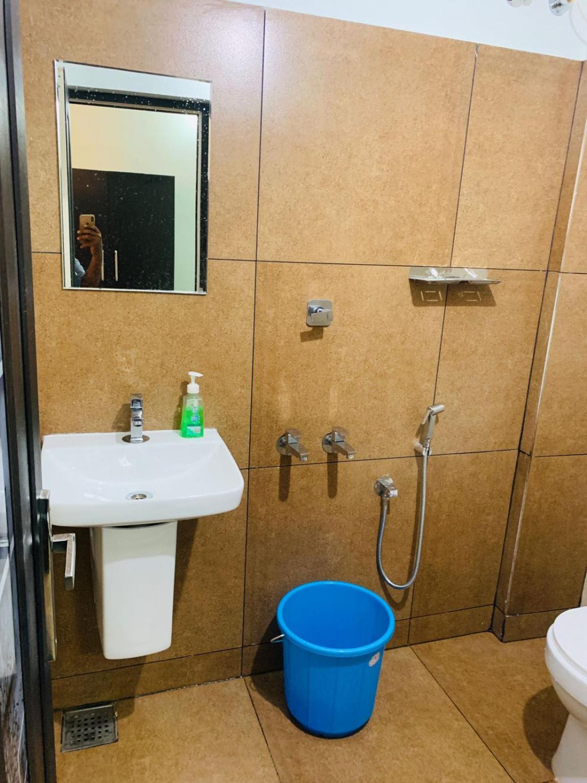 Deluxe Room - Photo 9