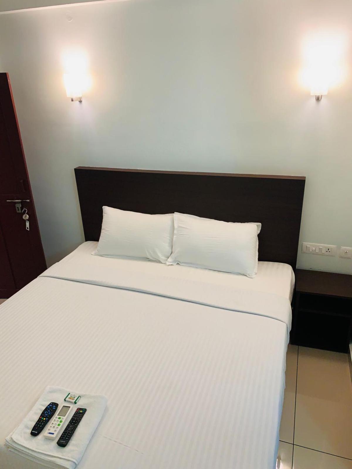 Deluxe Room - Photo 10