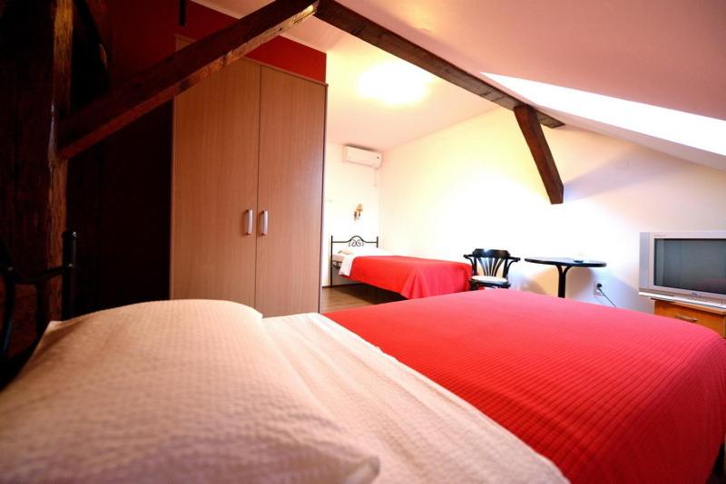 Twin Room with Bathroom photo 1