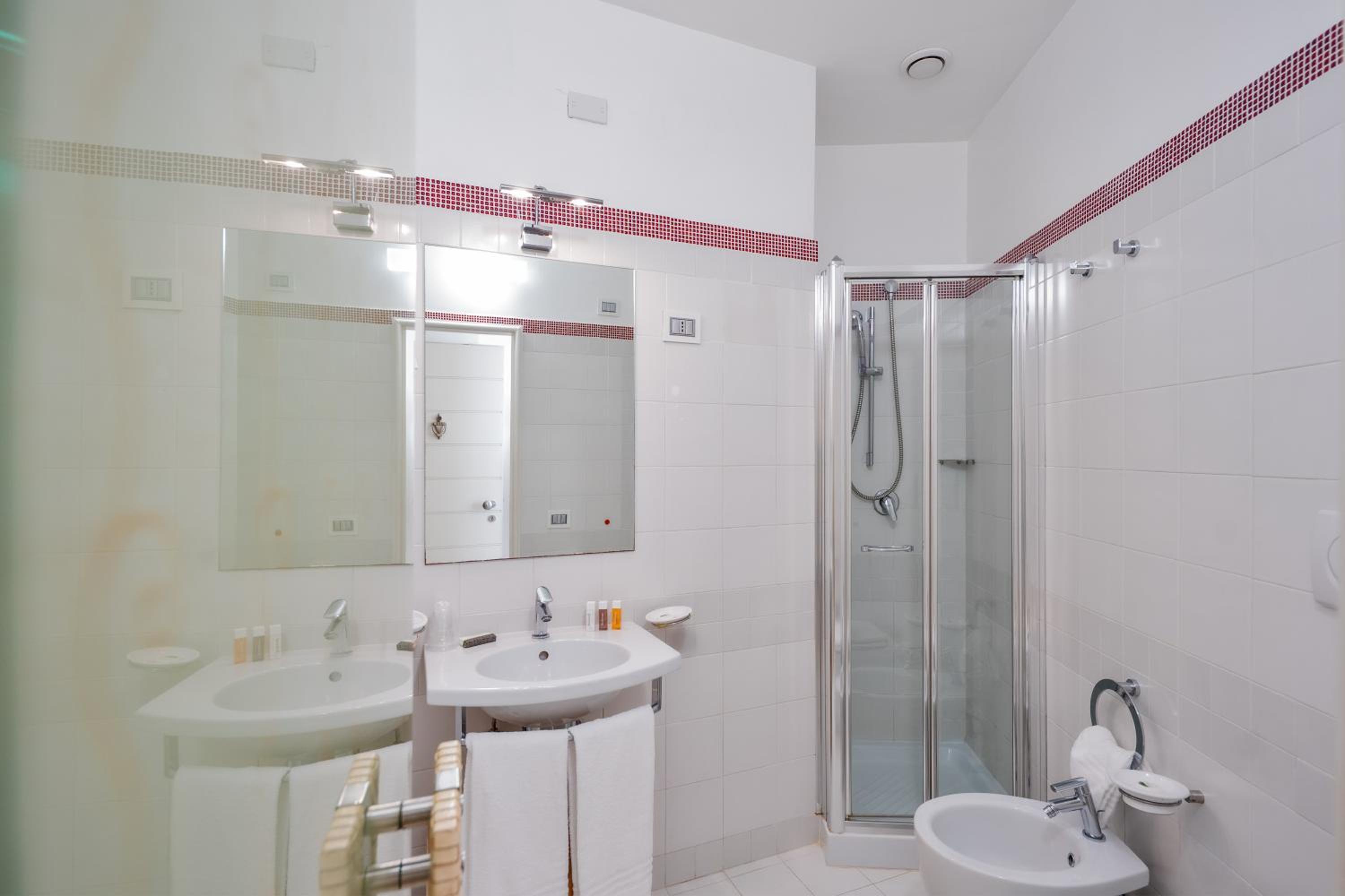 Classic Double Room - Photo 4