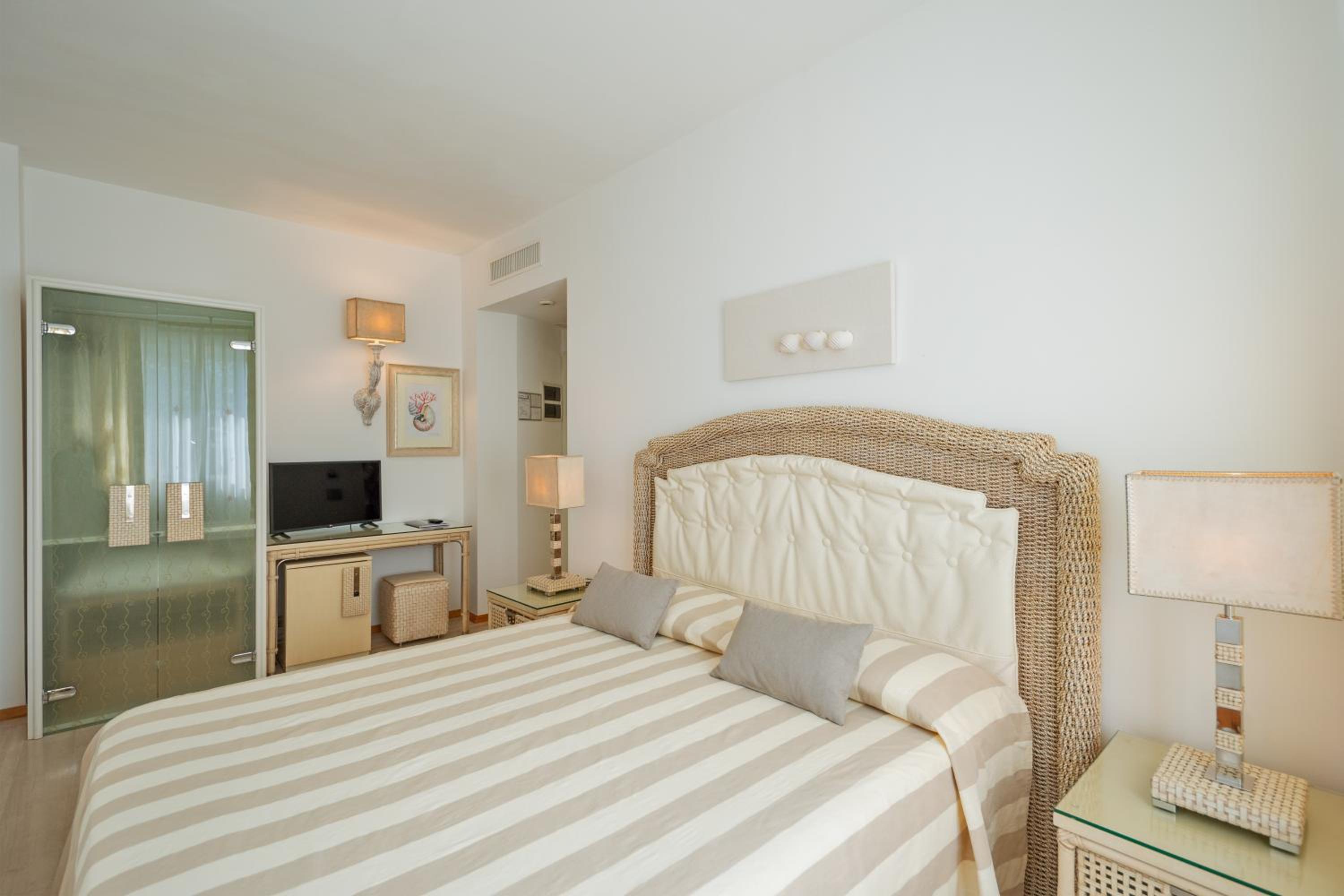 Budget Double Room - Photo 1