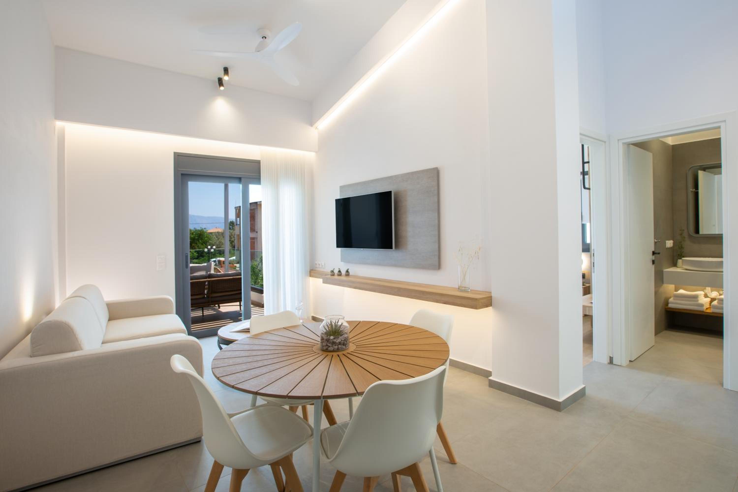 Family Room with Garden View - Photo 3