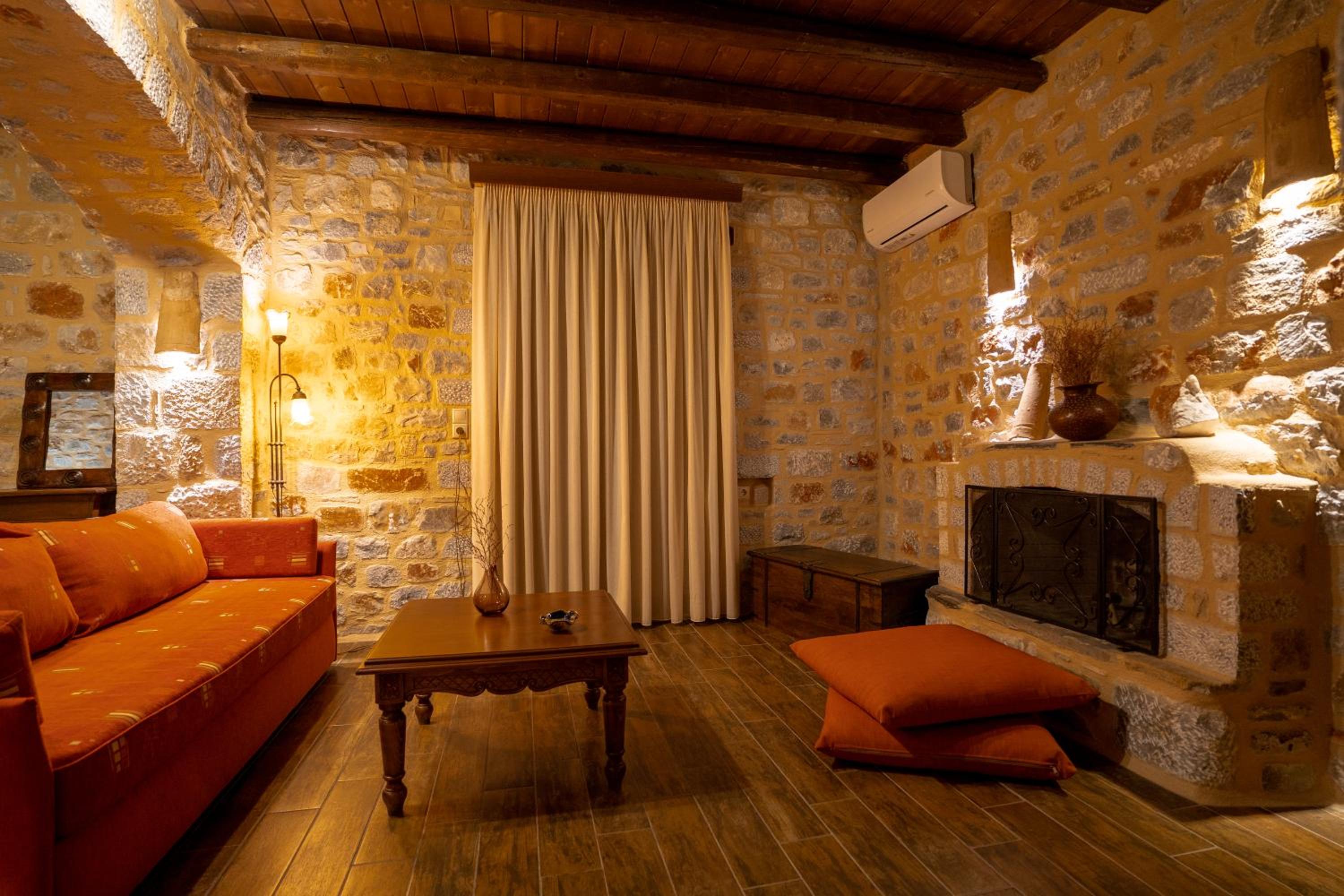 Deluxe Double Room with Balcony photo 2