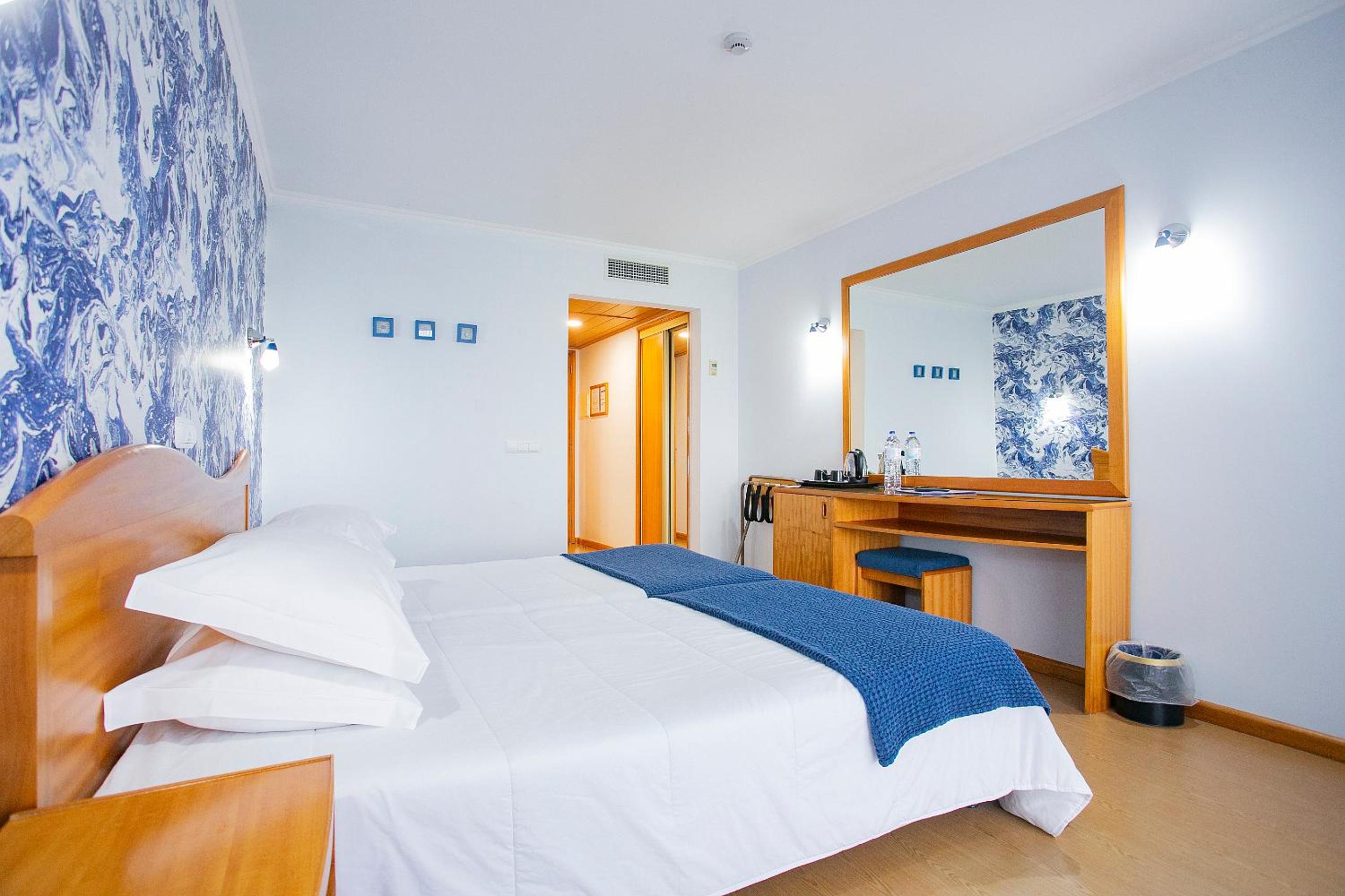 Twin Room with Partial Sea View - Photo 1