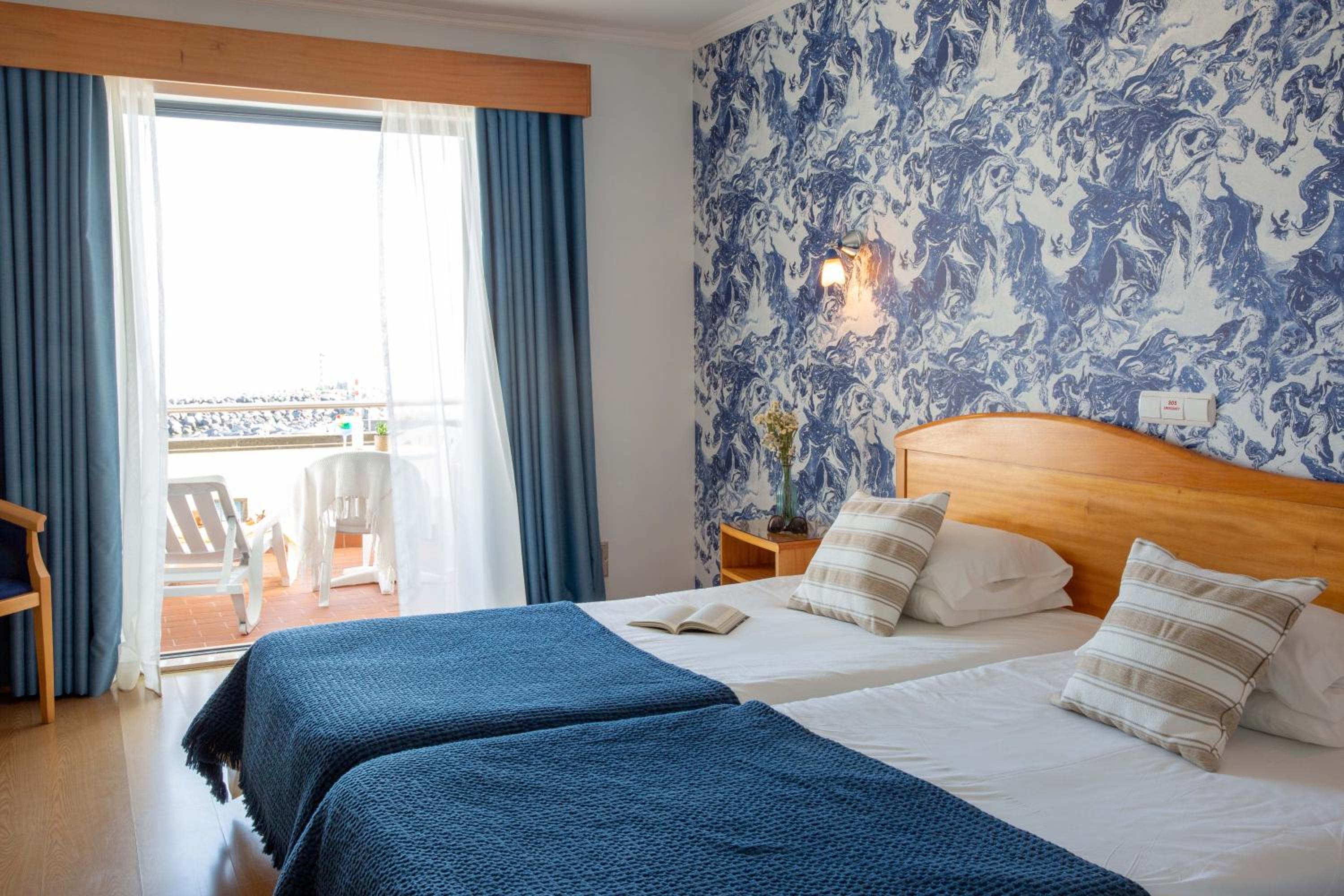 Twin Room with Sea View - Photo 4