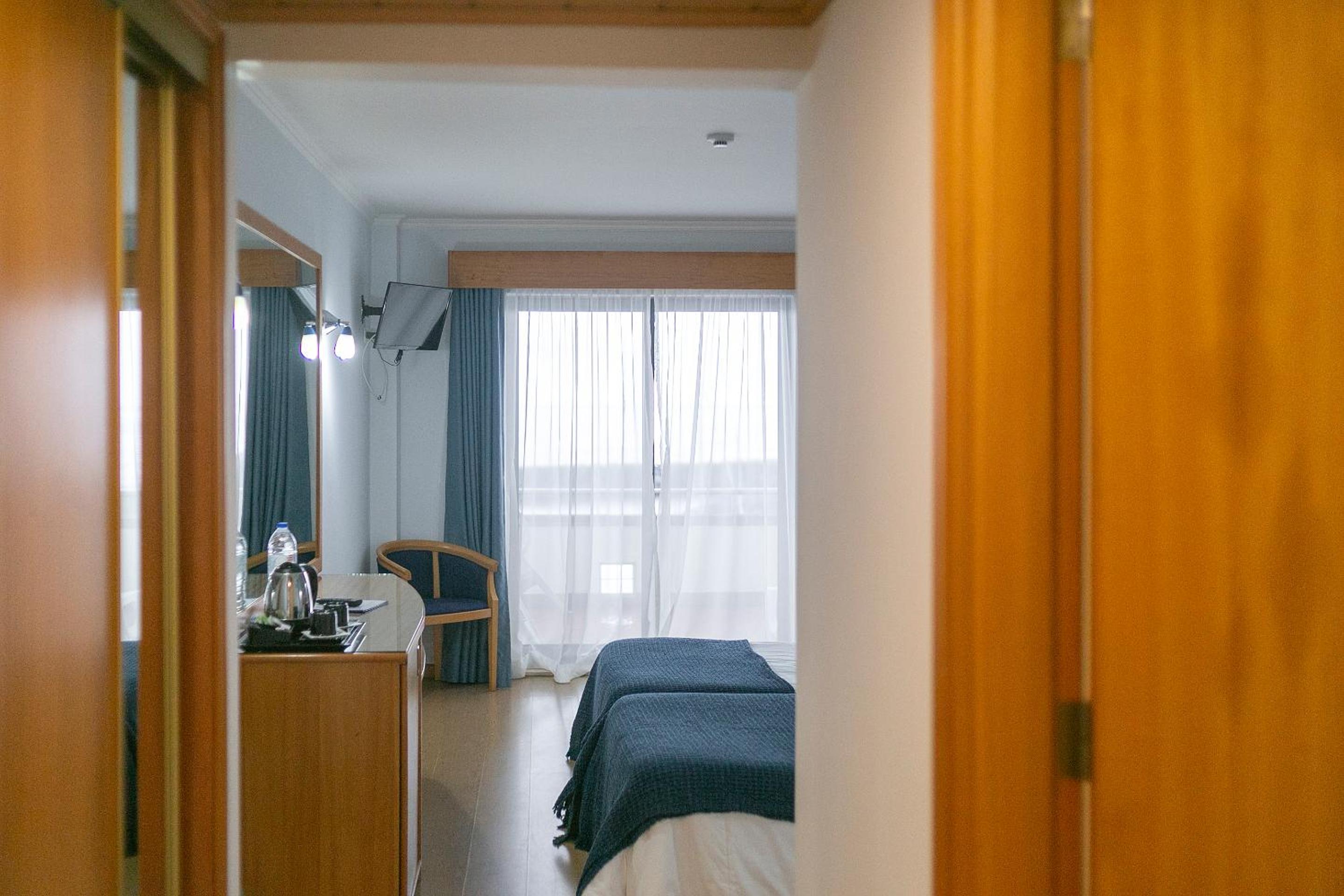 Twin Room with Sea View - Photo 3