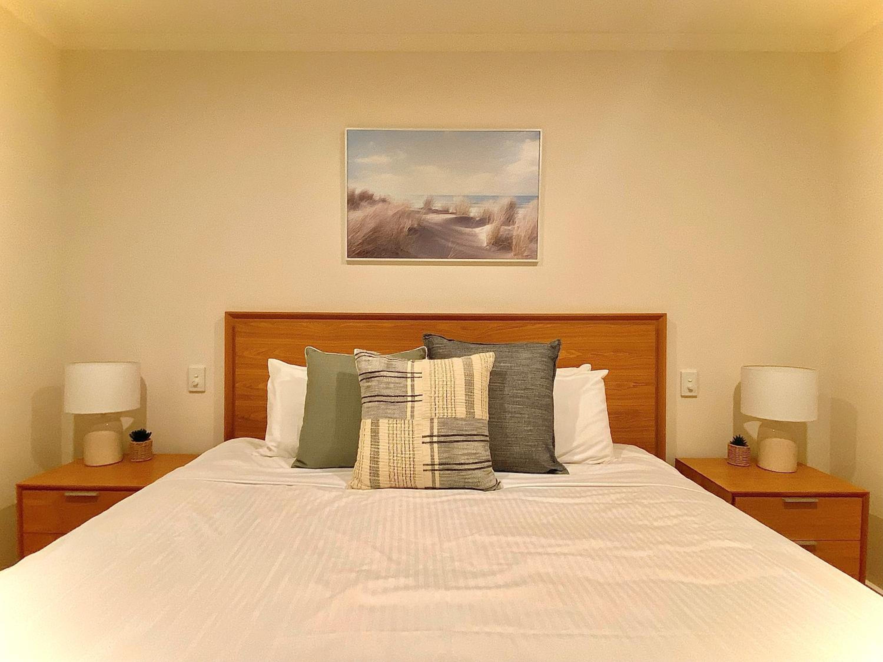 One-Bedroom Suite with Spa Bath - Photo 1