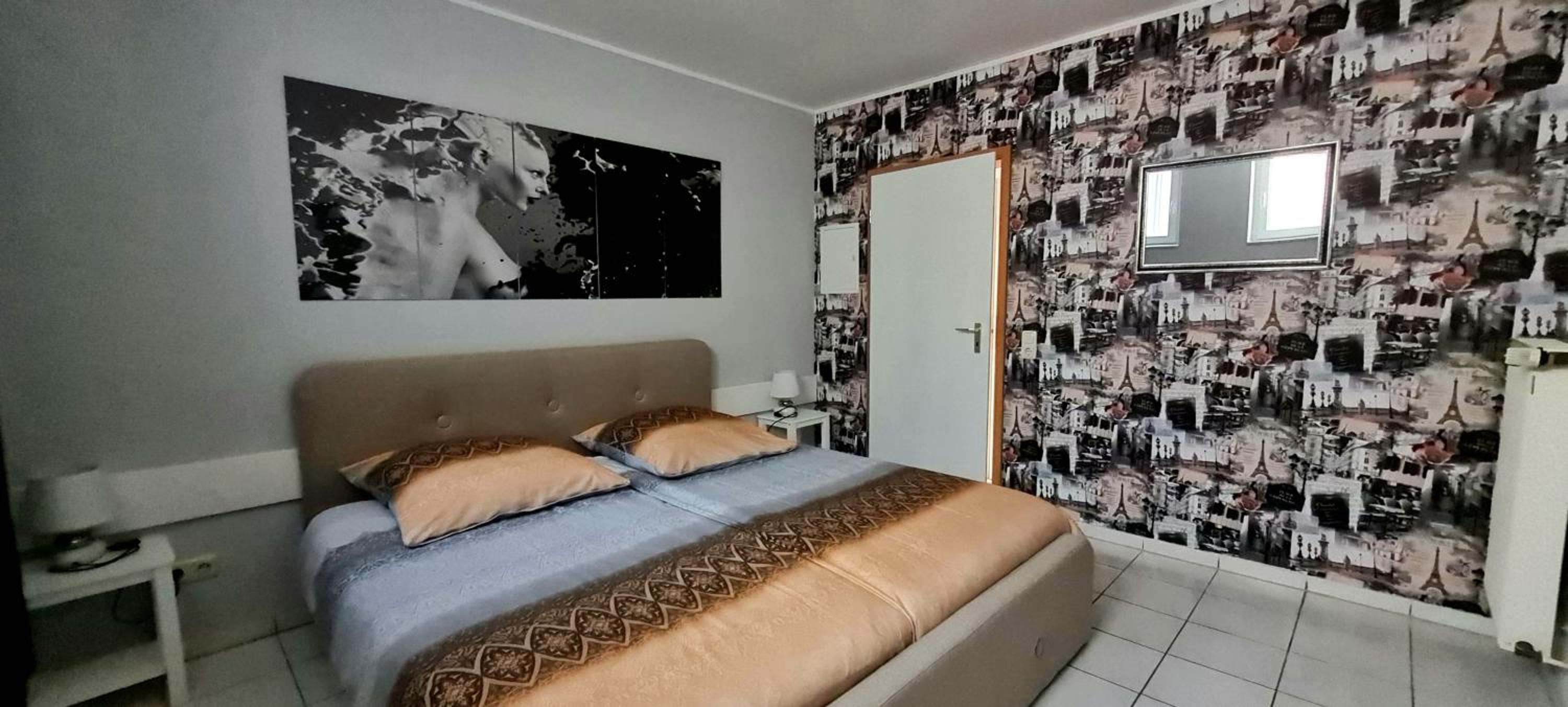 One-Bedroom Apartment photo 1