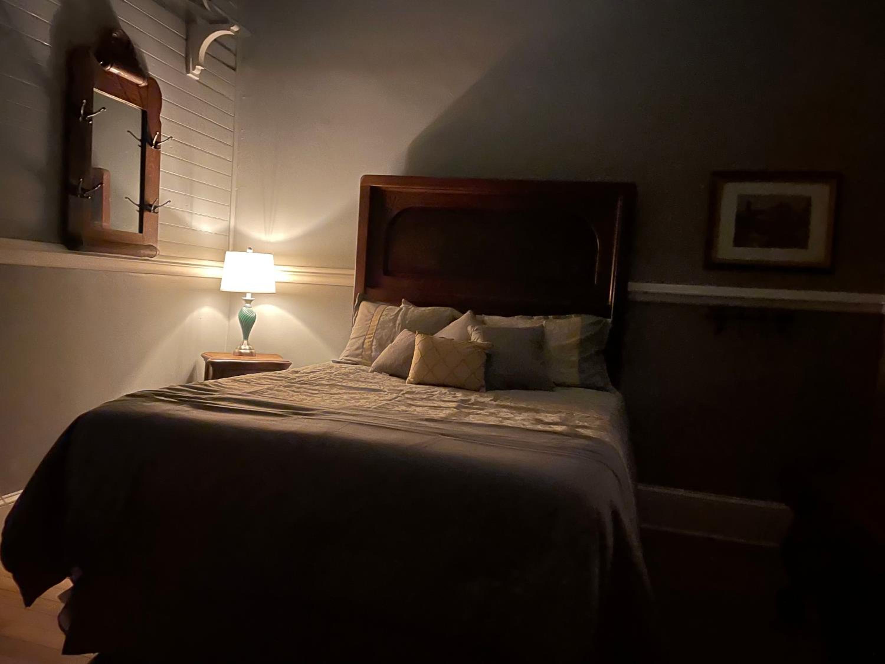 Queen Room - Photo 11