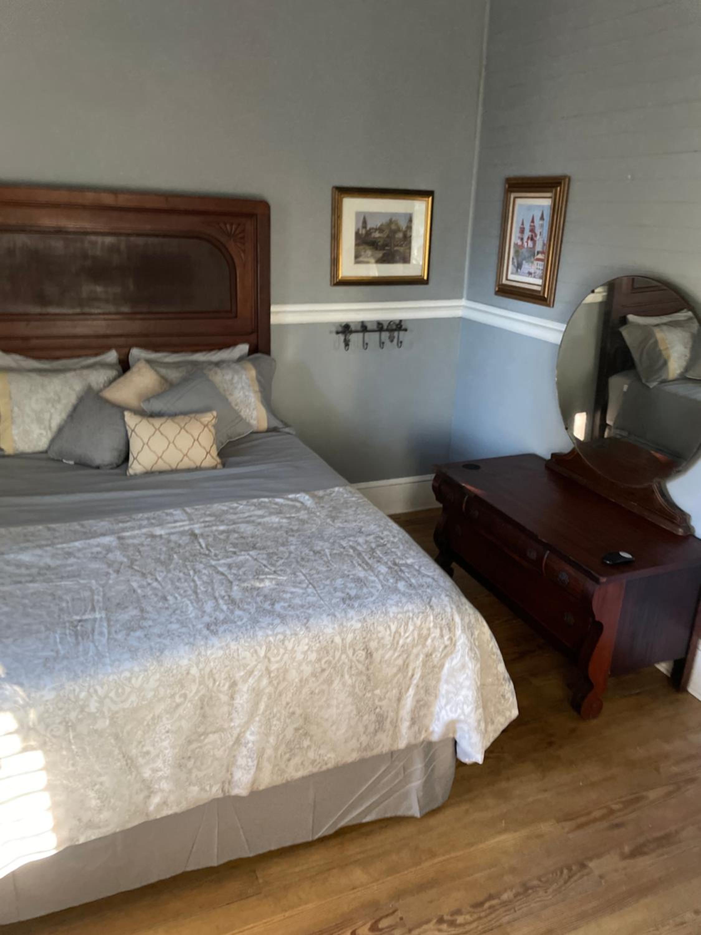 Queen Room - Photo 9