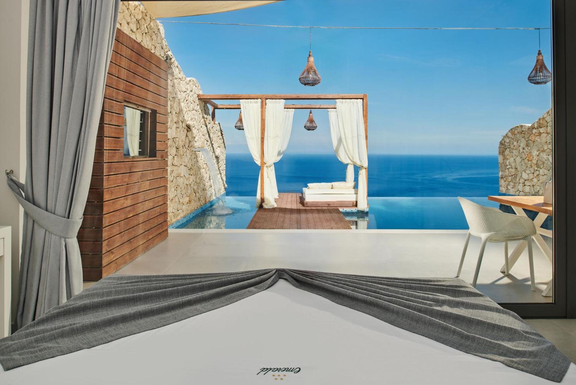 Honeymoon Cave Suite with Sea View photo 2