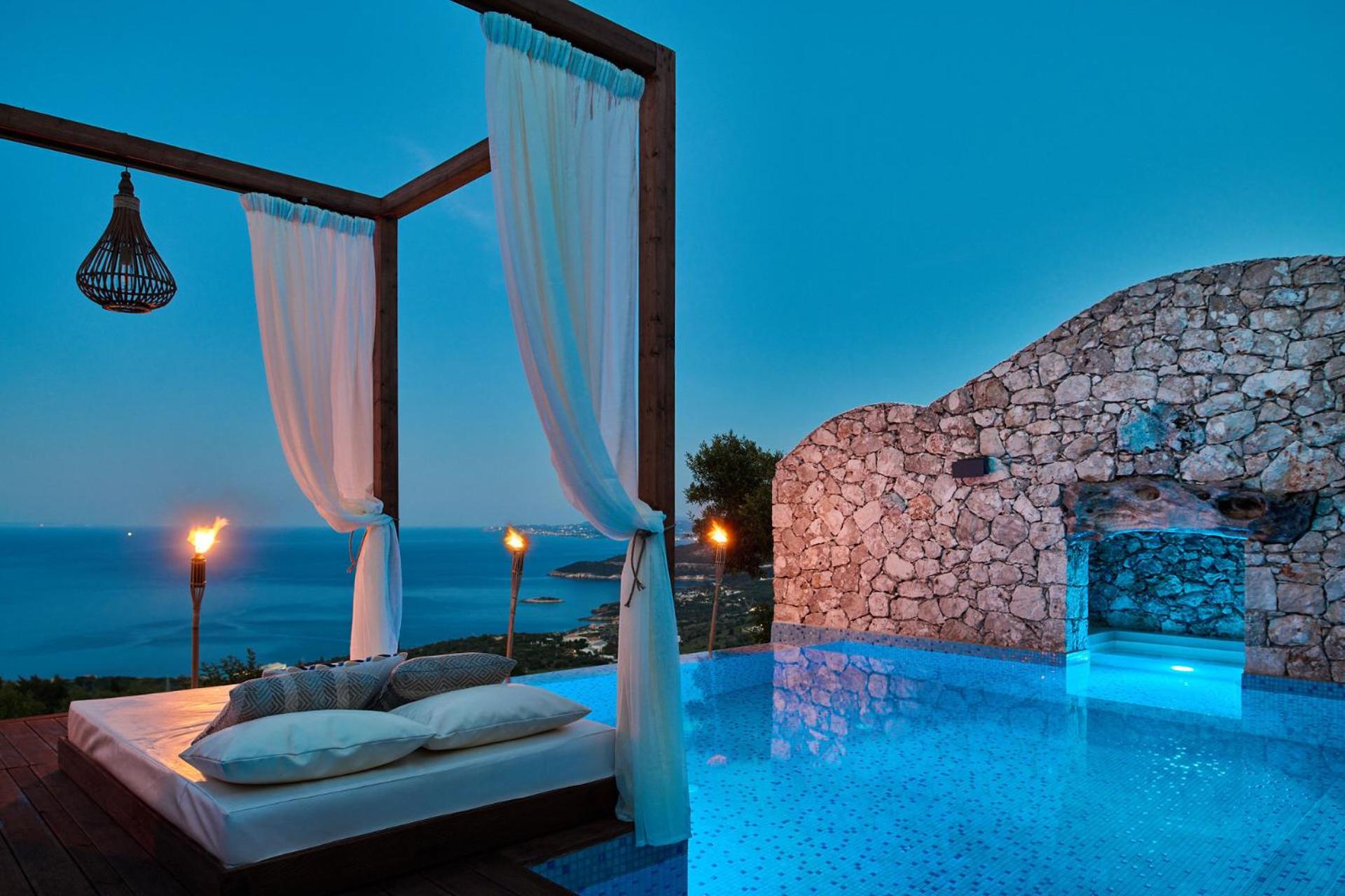 Honeymoon Cave Suite with Sea View photo 3