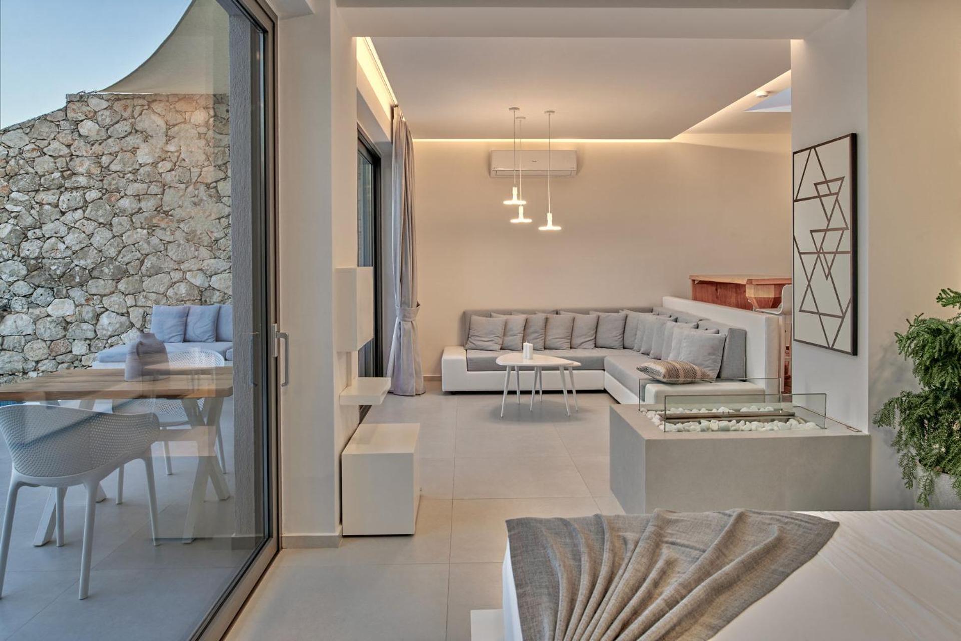 Honeymoon Cave Suite with Sea View
