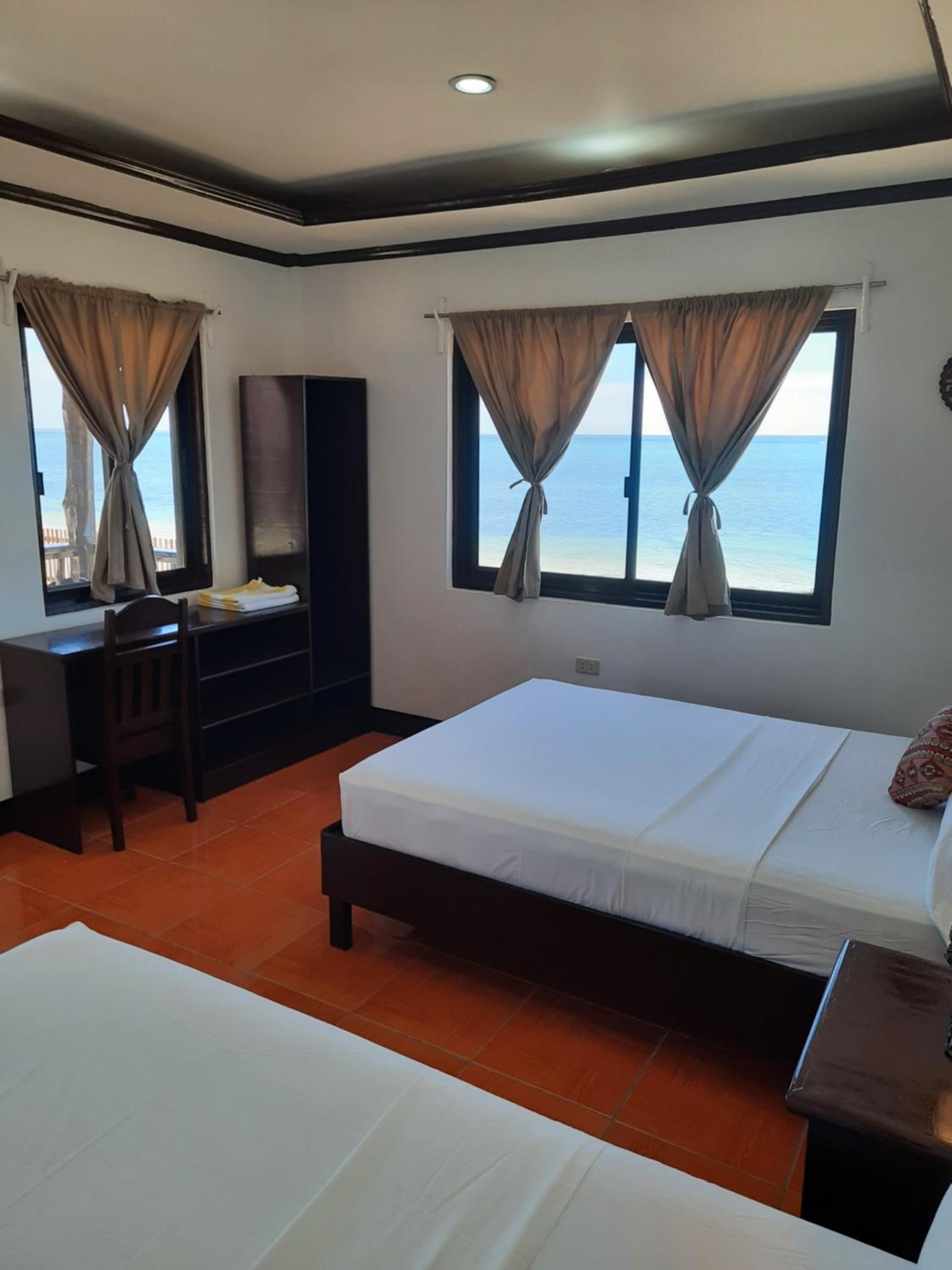 Superior Beachfront Bungalow - Photo 4