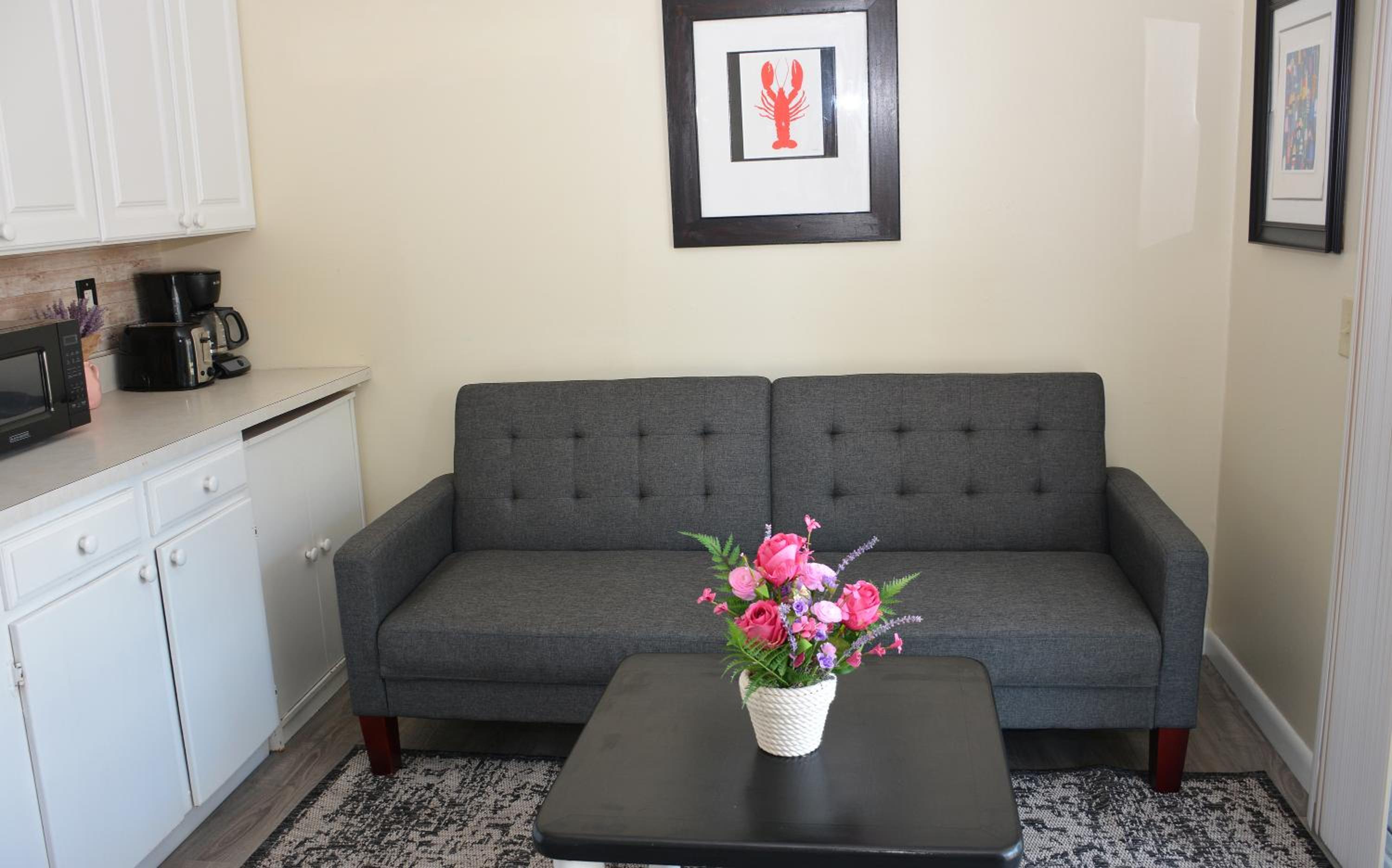 One-Bedroom Apartment photo 1