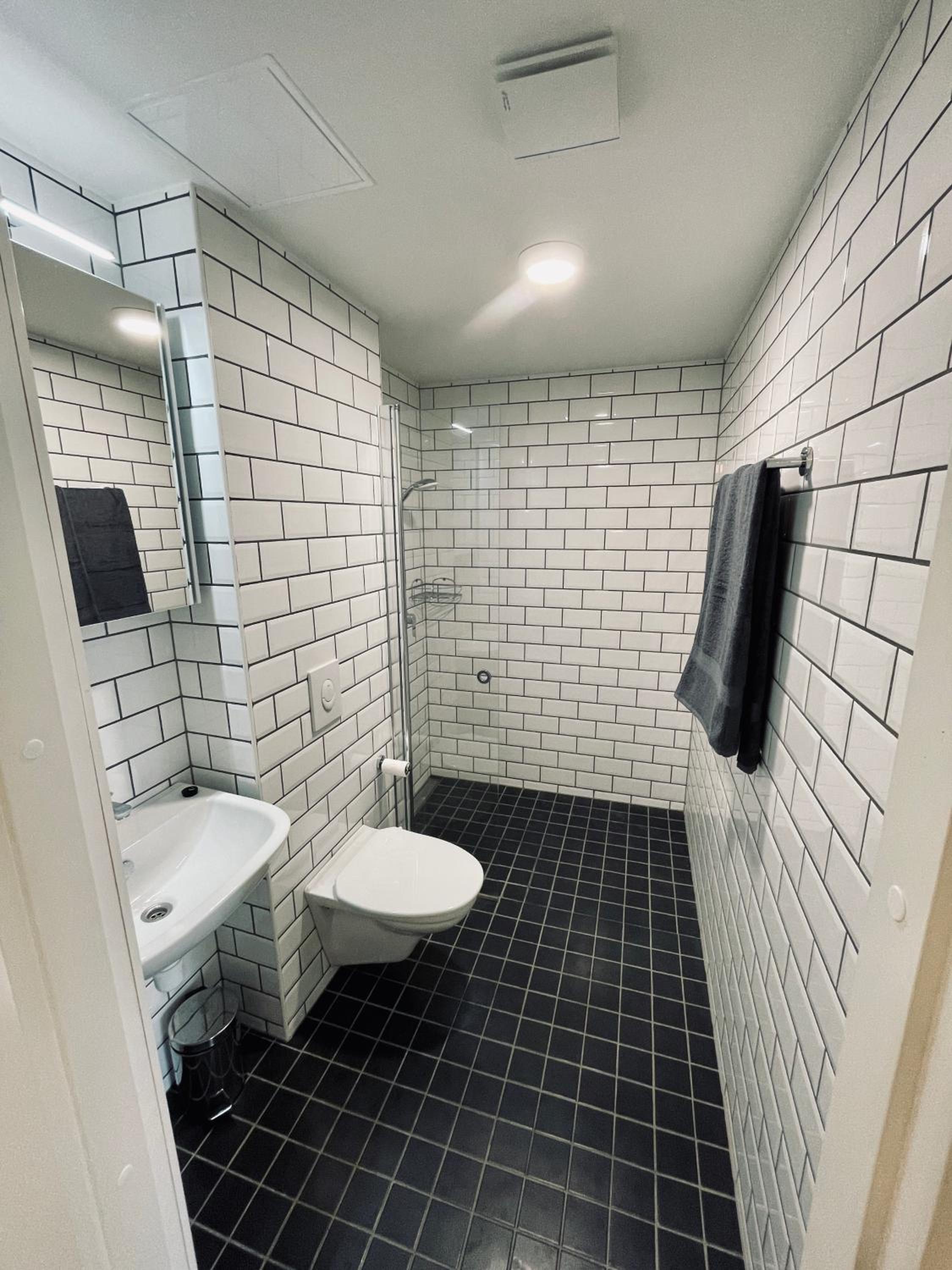 One-Bedroom Apartment - Photo 16