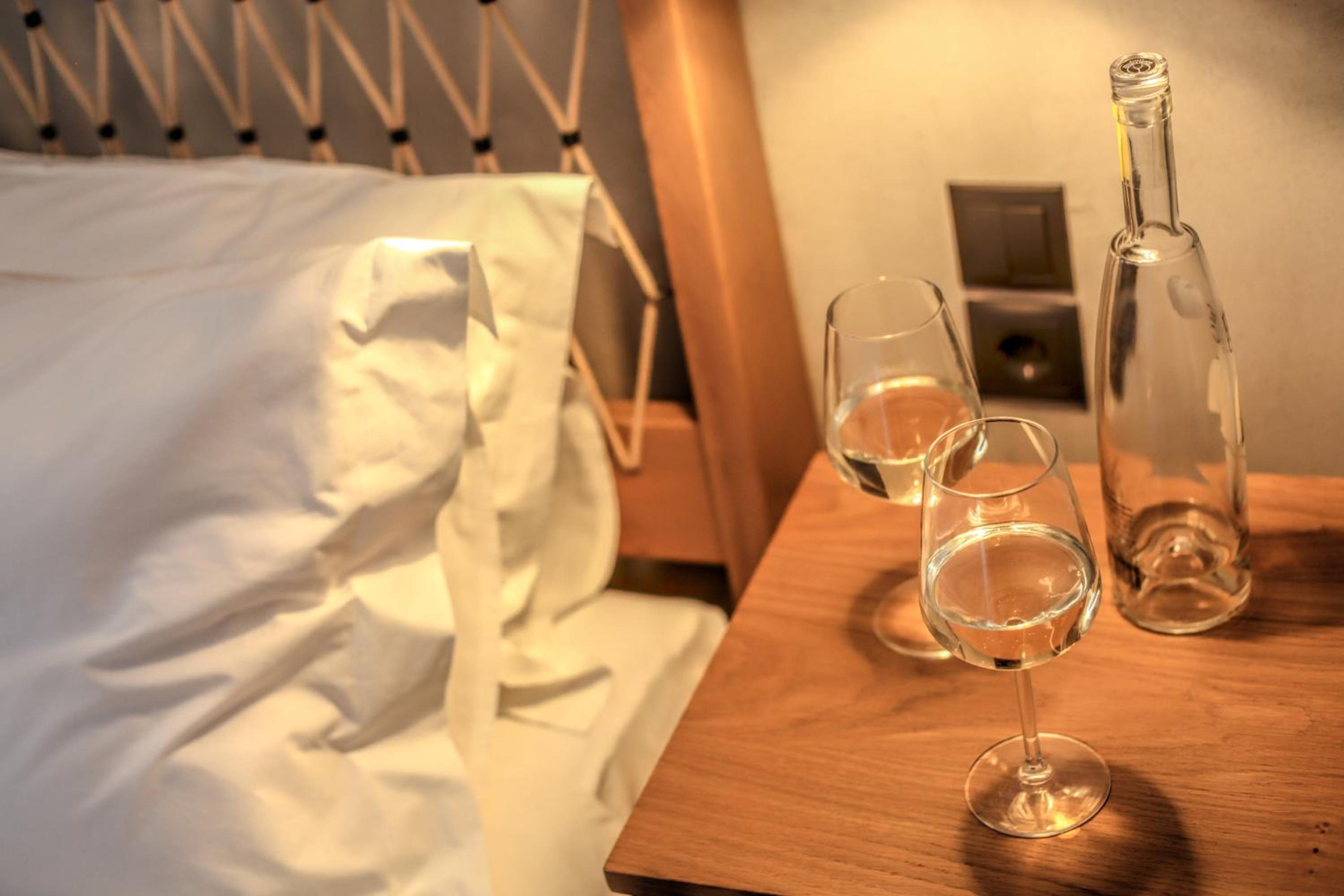 King Suite with Spa Bath - Photo 1
