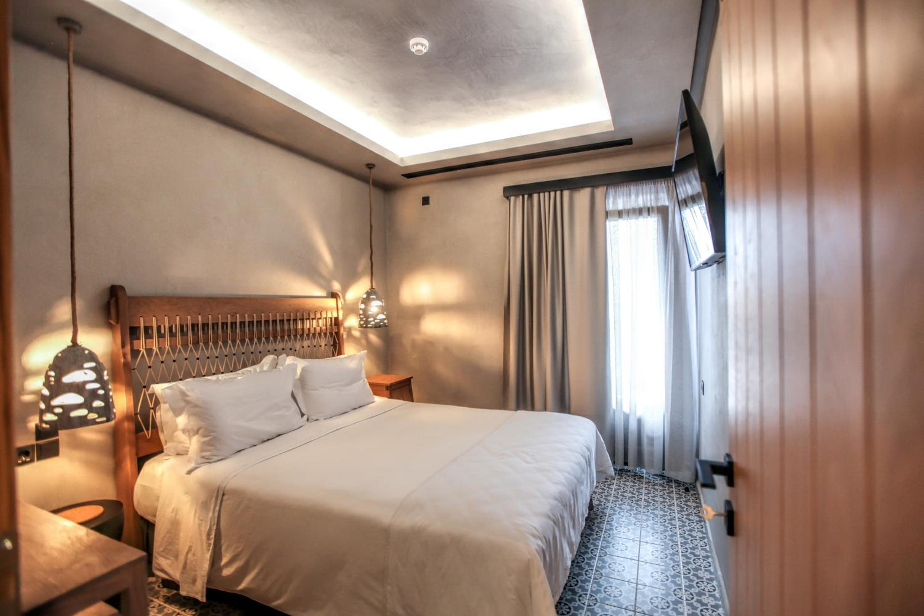 King Suite with Spa Bath - Photo 14