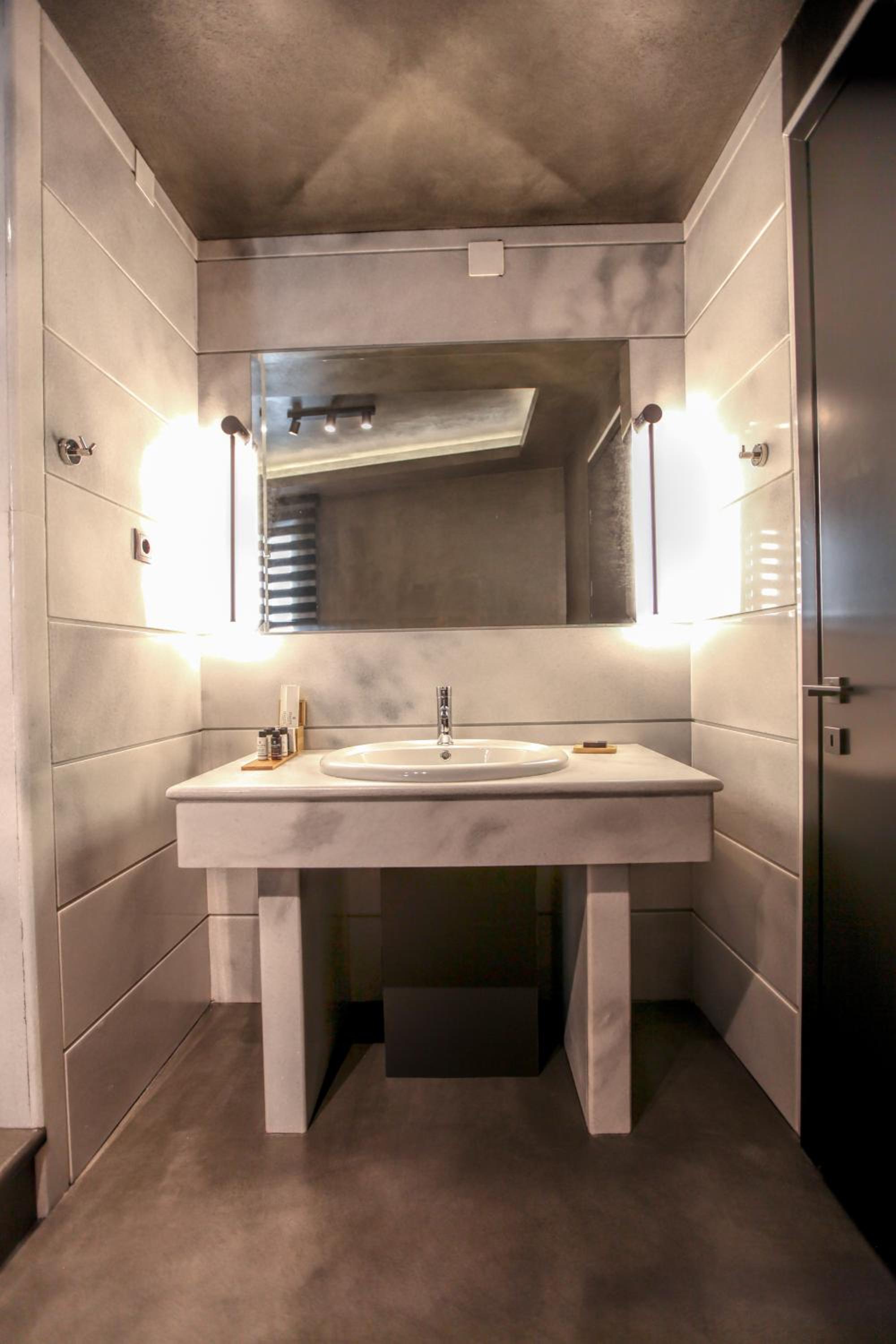 King Suite with Spa Bath photo 2