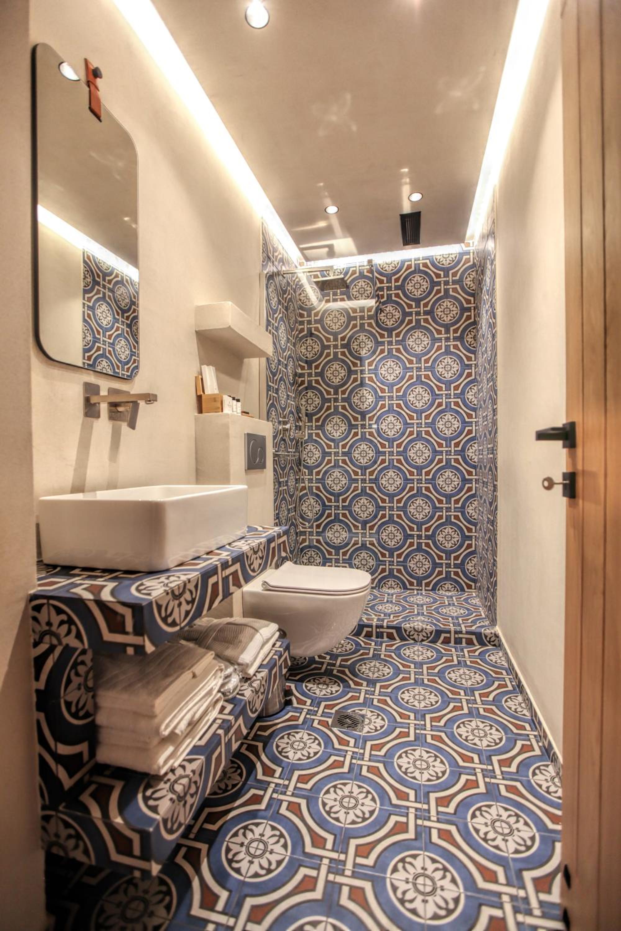 Deluxe King Suite photo 3