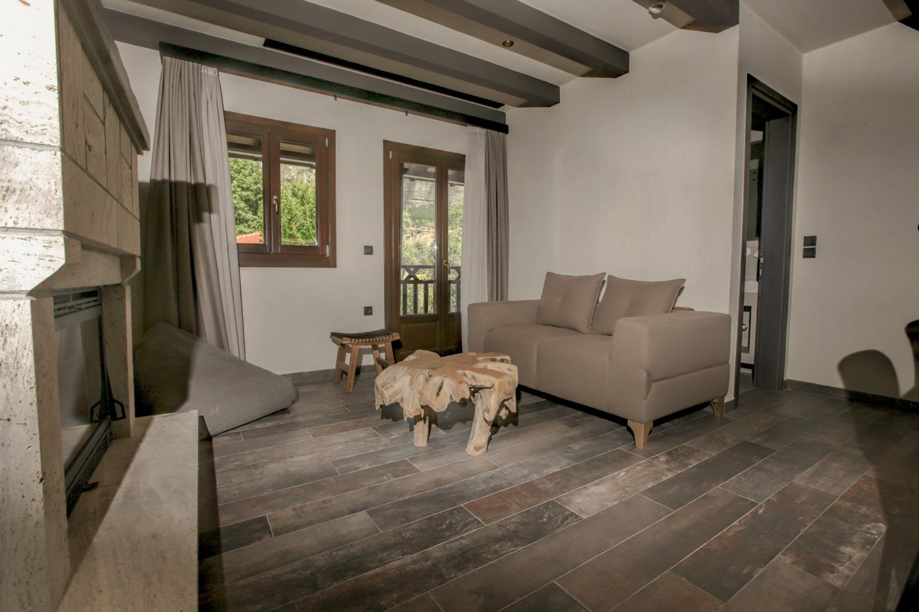 Deluxe King Suite - Photo 1
