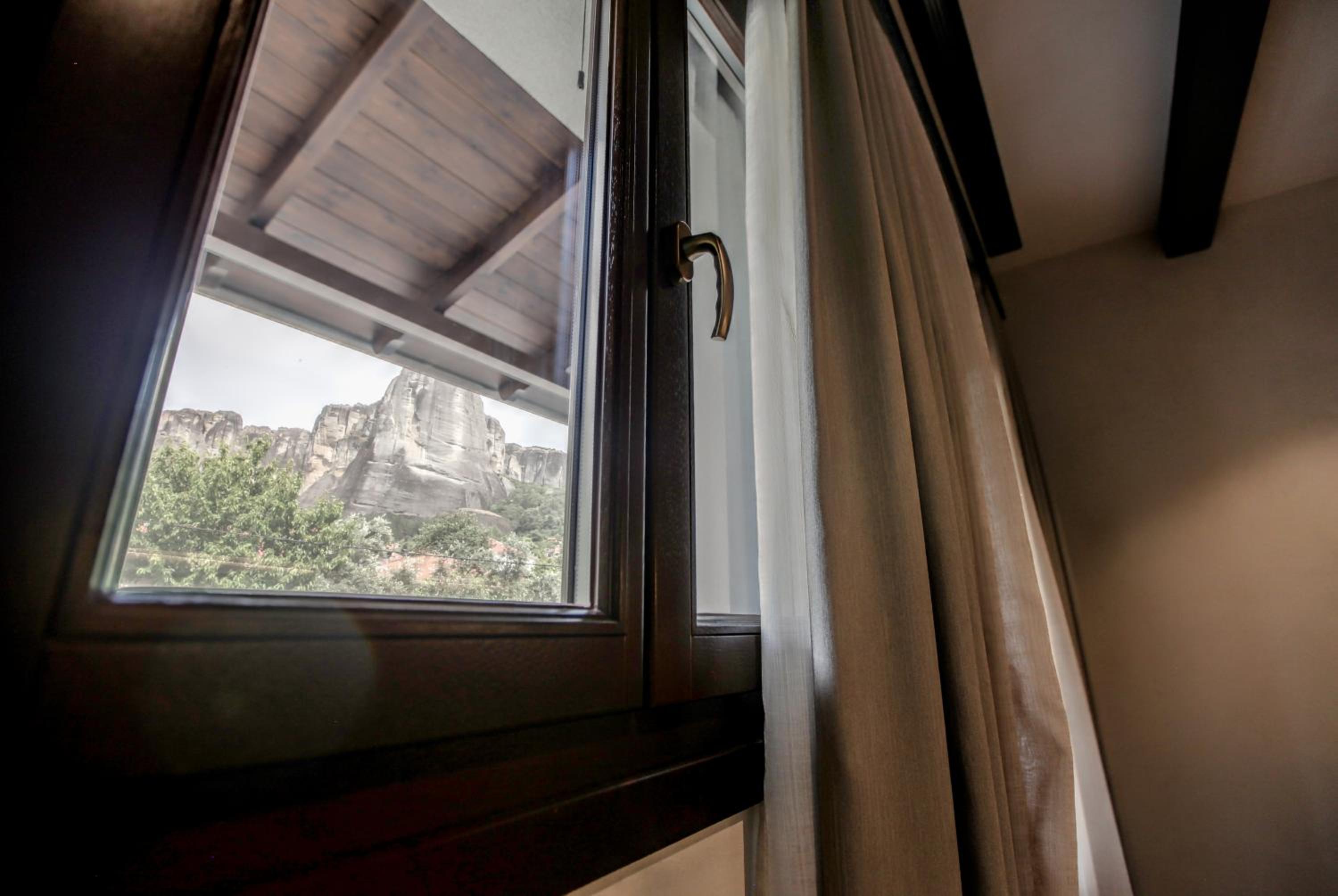 Deluxe King Suite - Photo 5