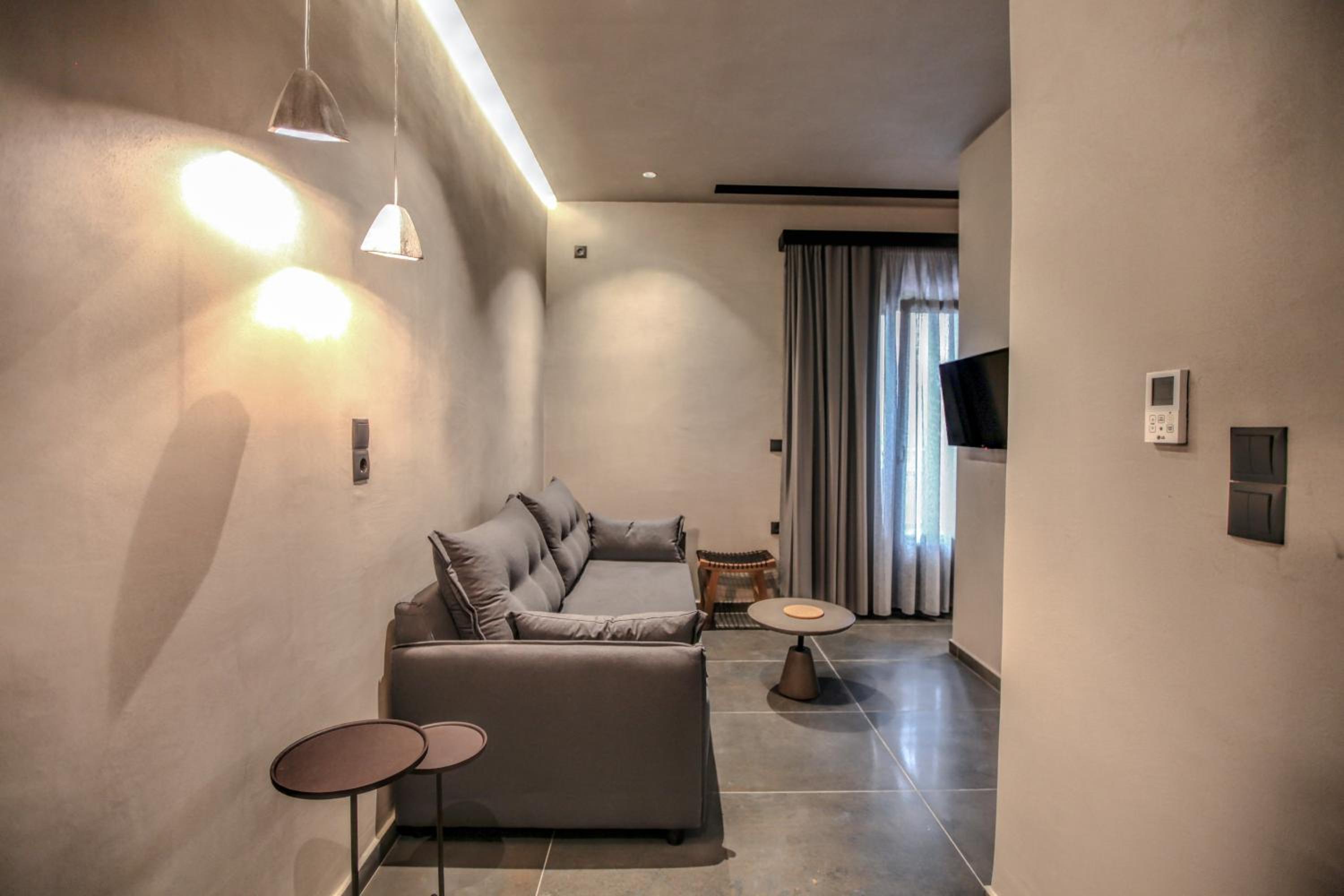 King Suite with Spa Bath - Photo 4