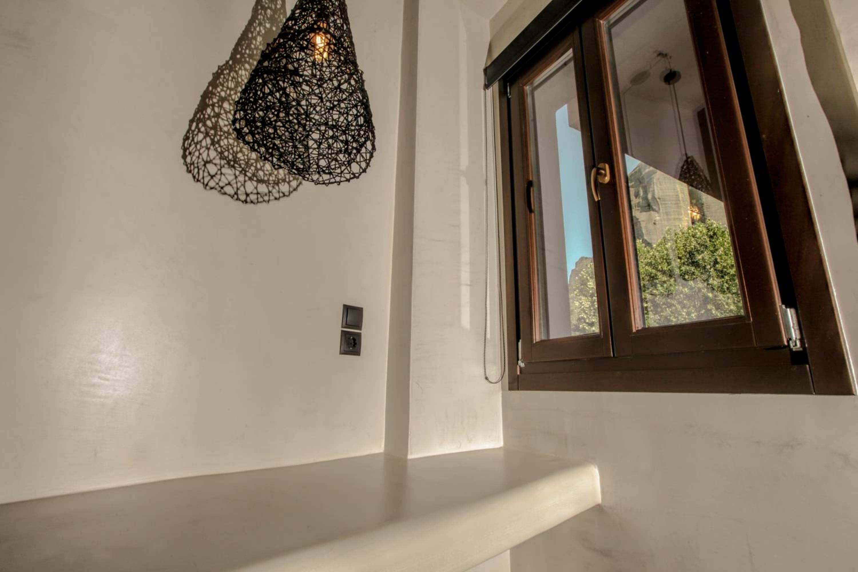 Deluxe Suite with Spa Bath - Photo 6