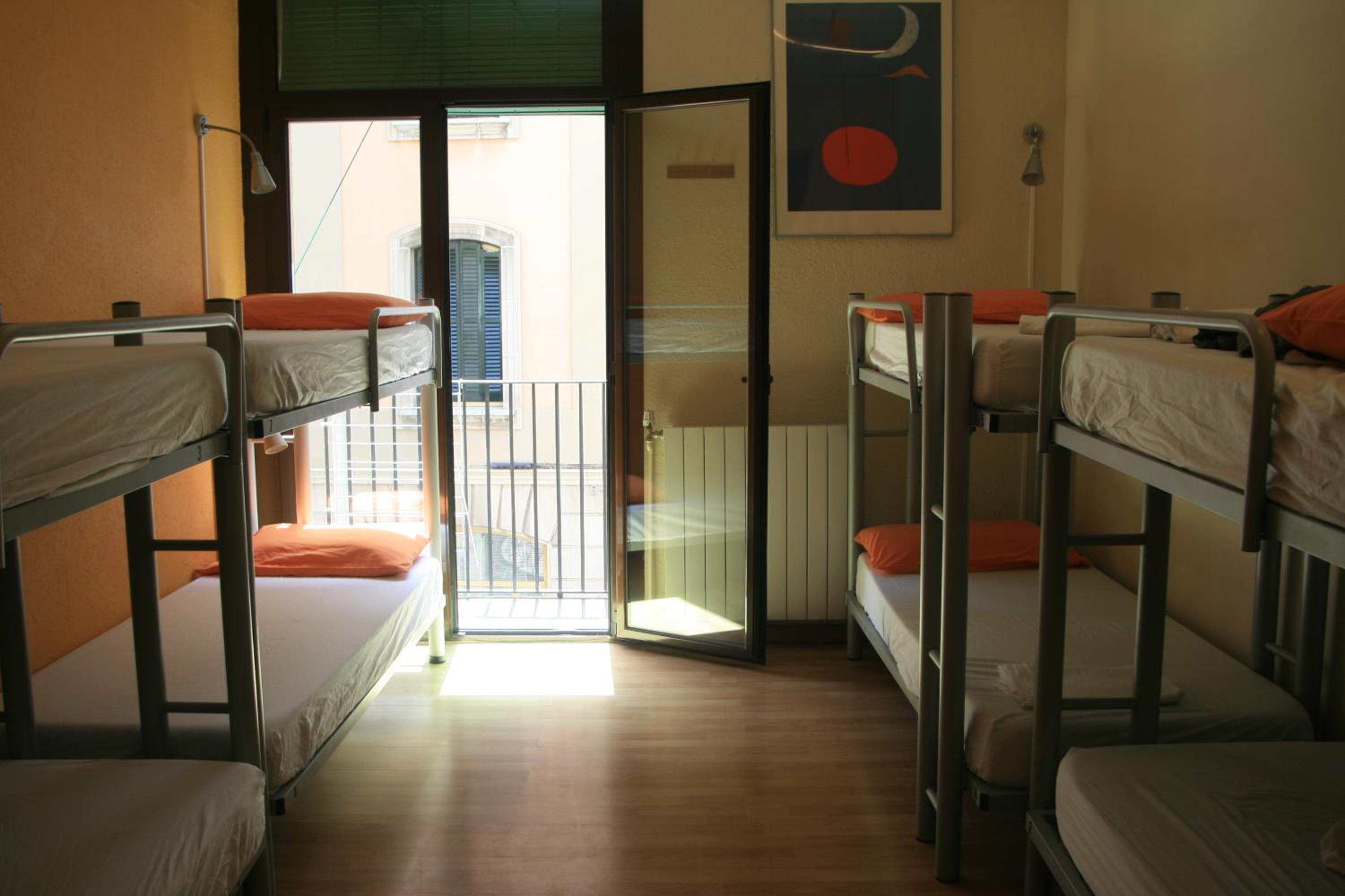Bed in Mixed Dormitory Room (10-Bed) photo 3