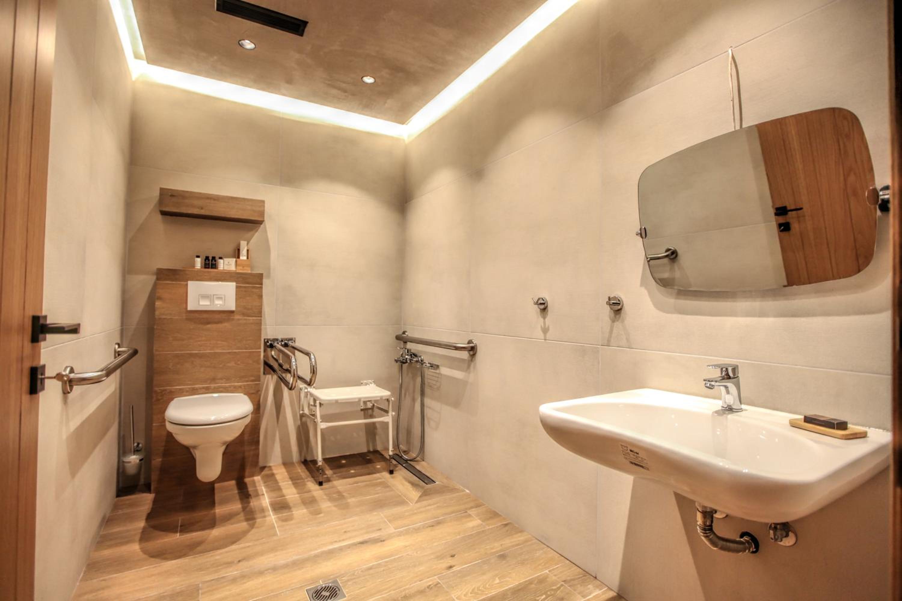 Studio - Disability Access - Photo 4