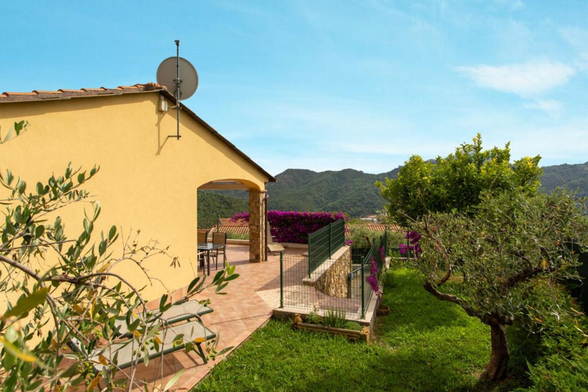 Villa with Garden View