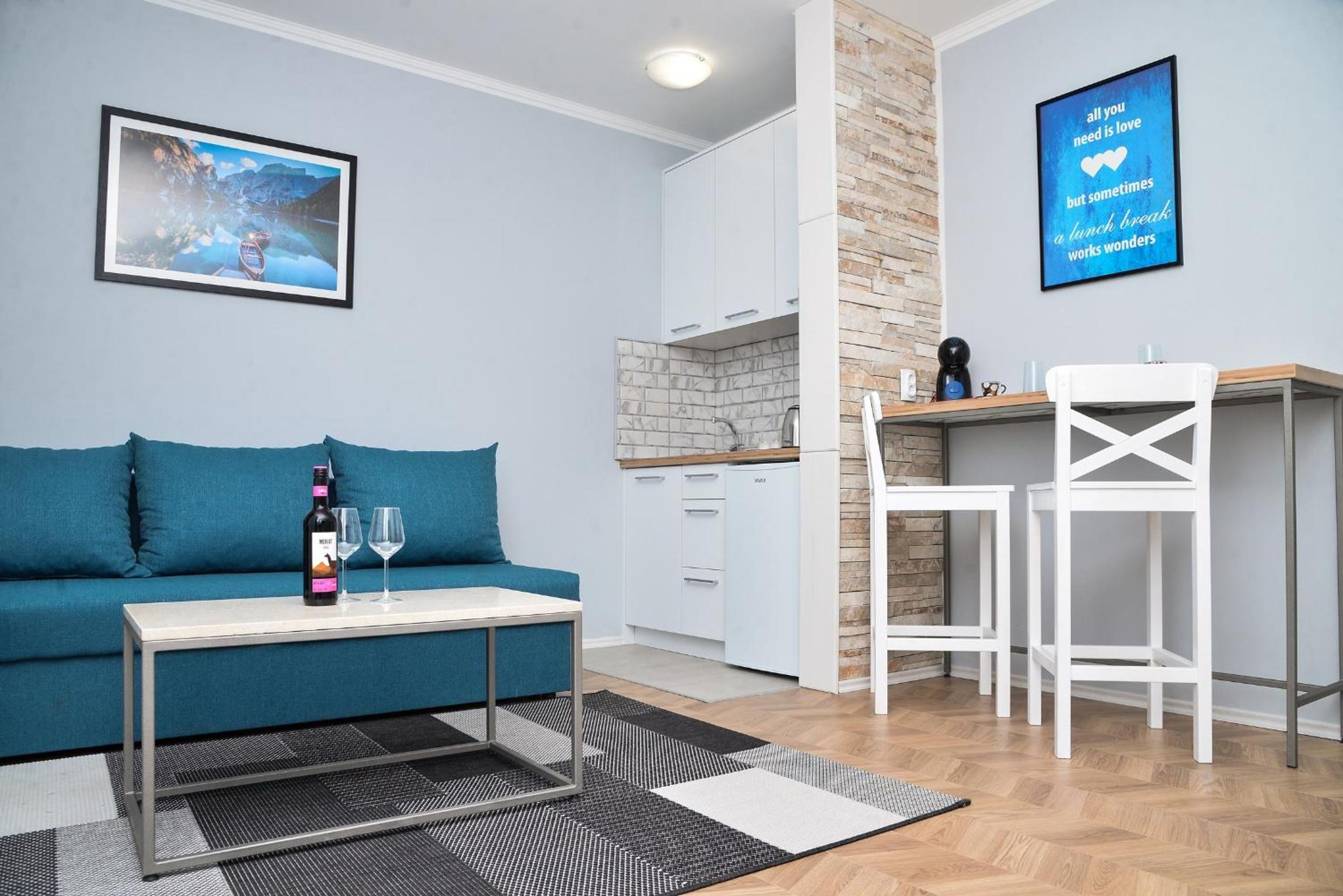 One Bedroom Apartment with Balcony - Photo 1