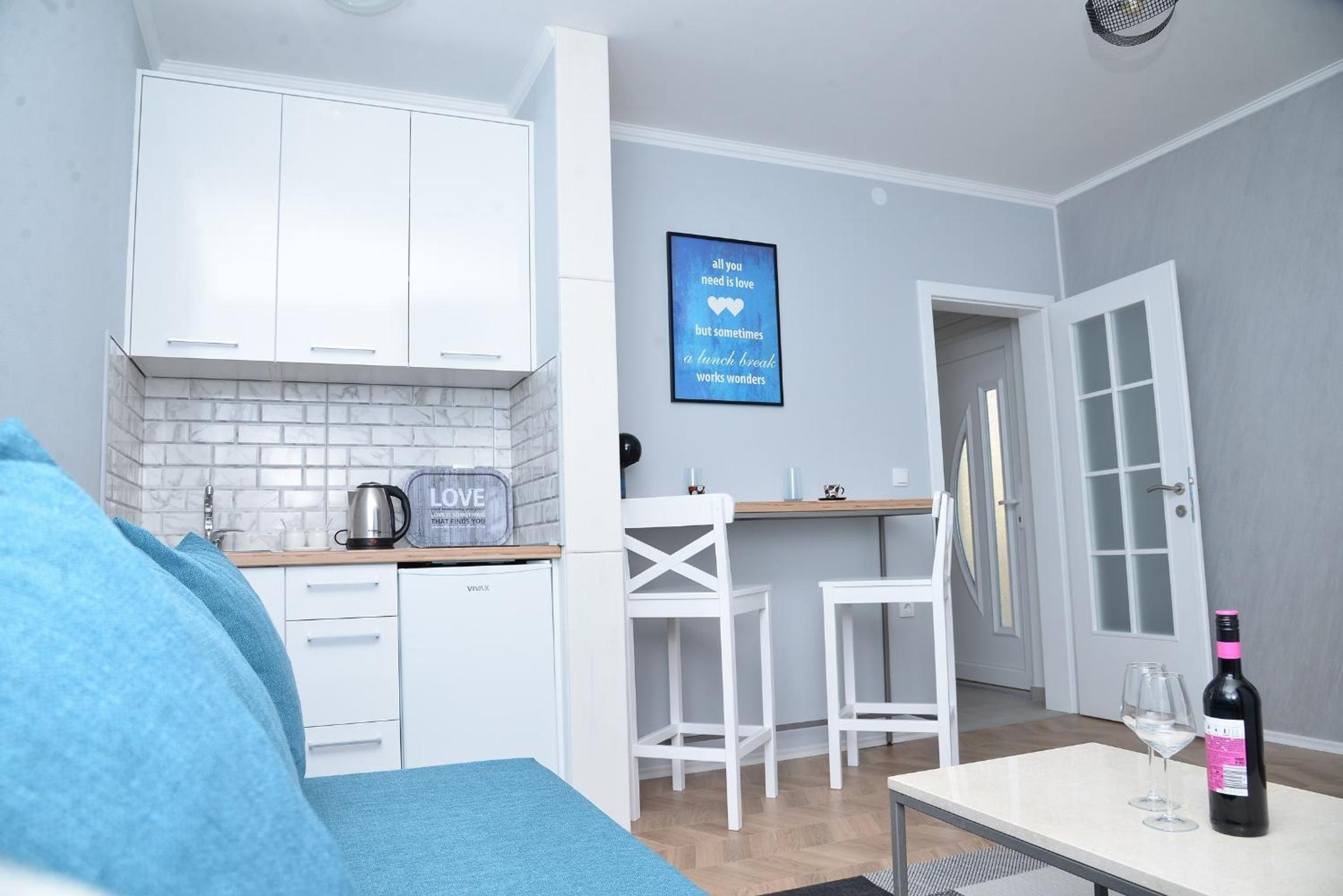 One Bedroom Apartment with Balcony - Photo 12
