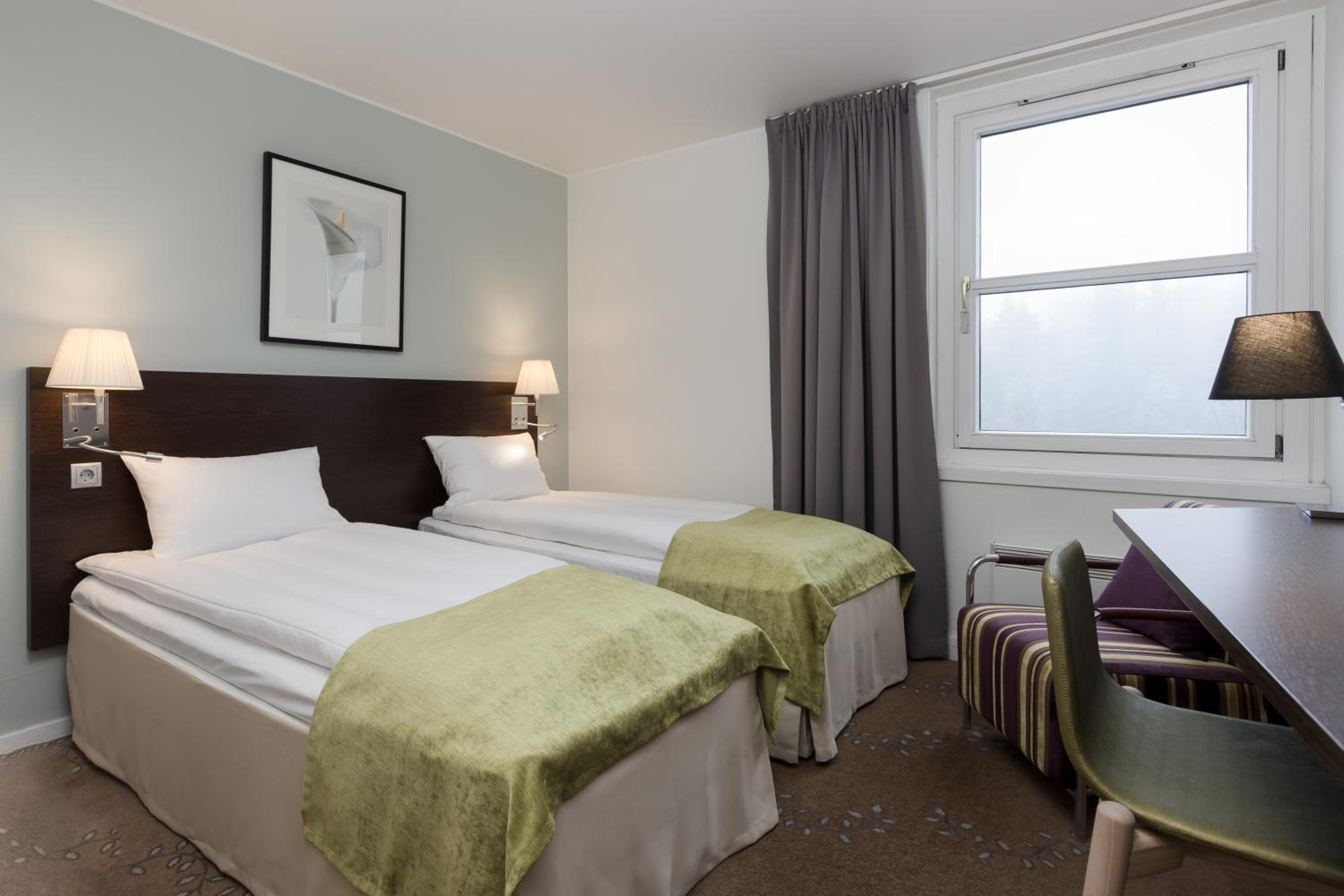 Compact Twin Room photo 1