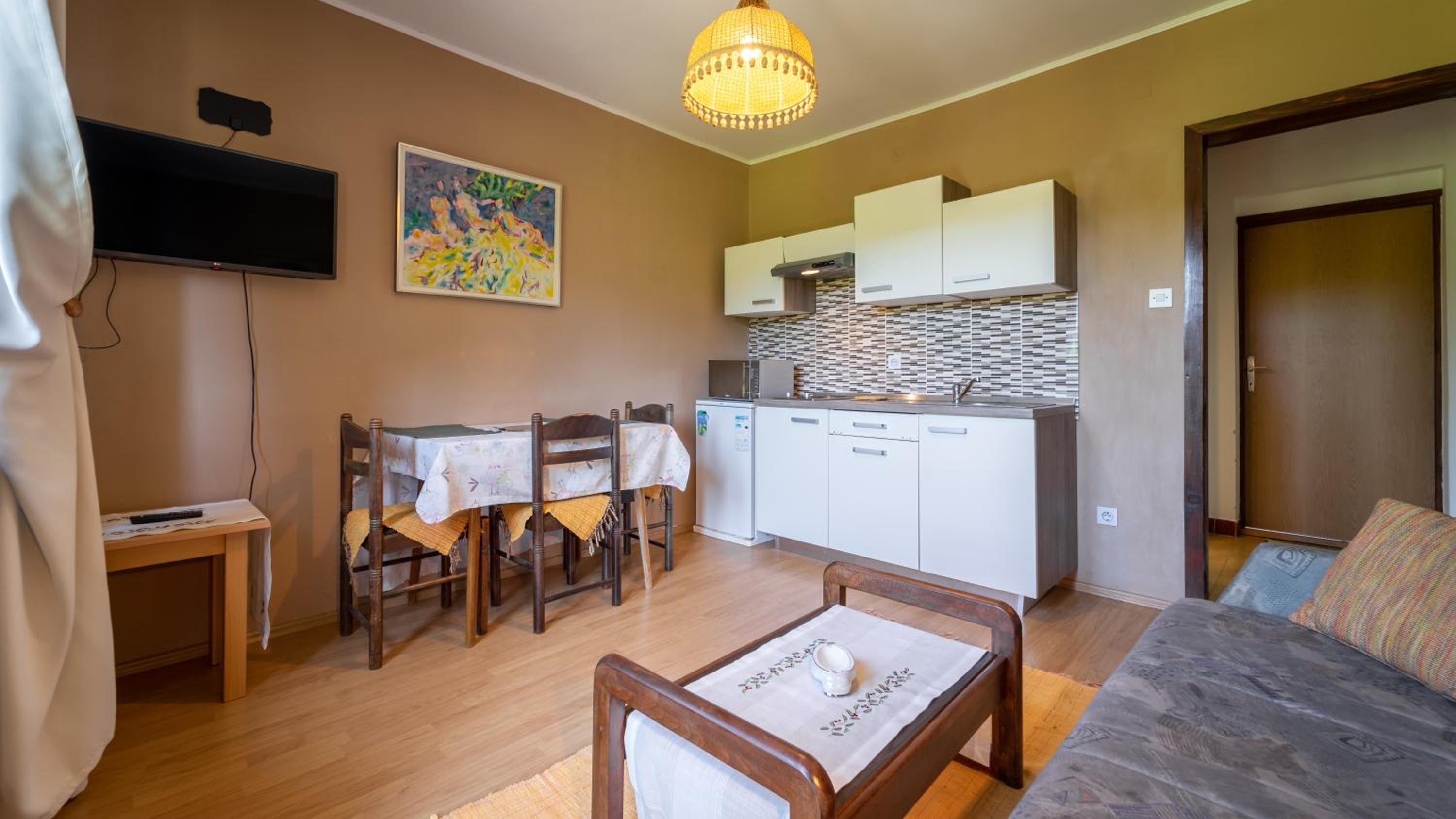 One-Bedroom Apartment - Photo 7