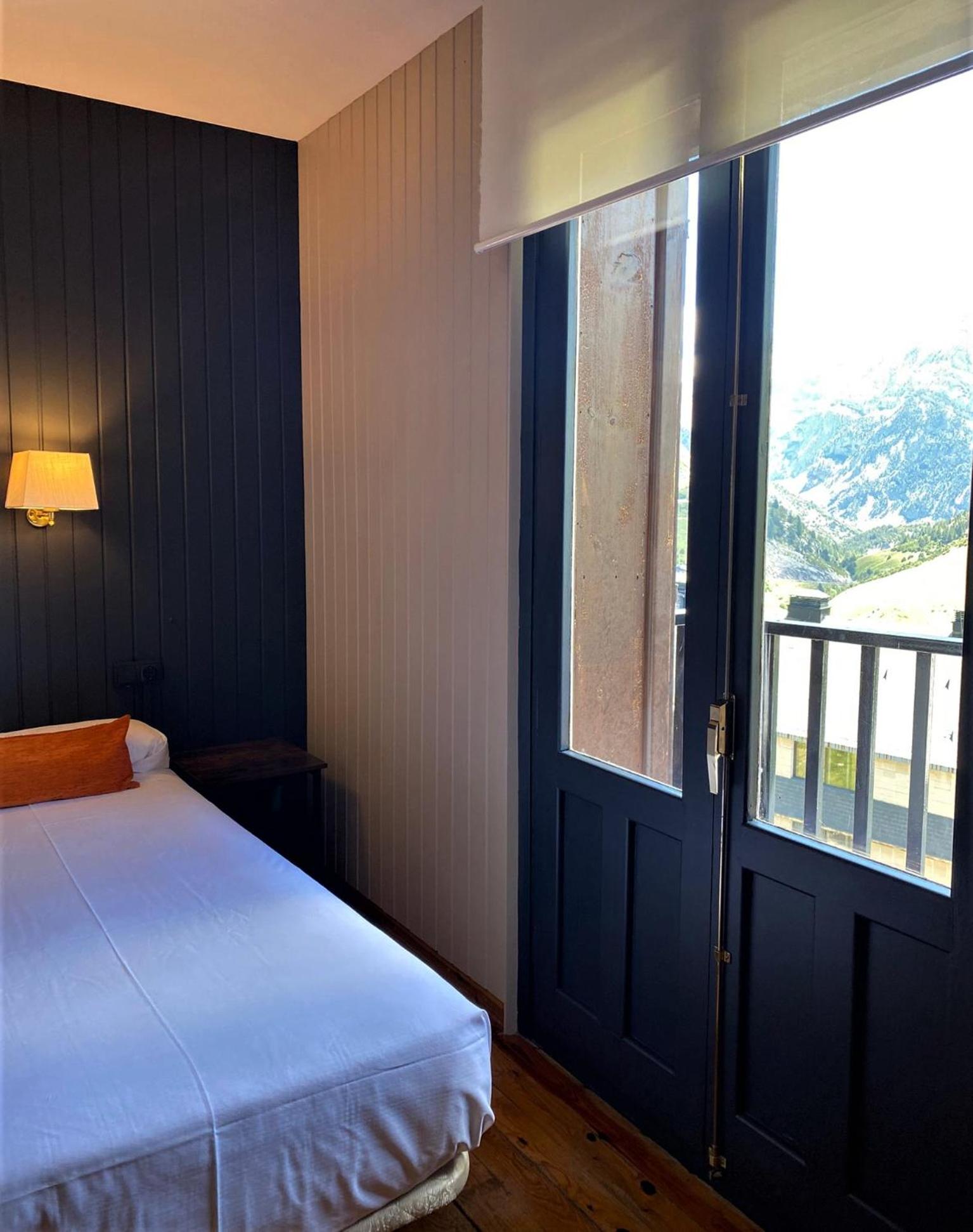 Double or Twin Room Mountain Style with Balcony photo 2
