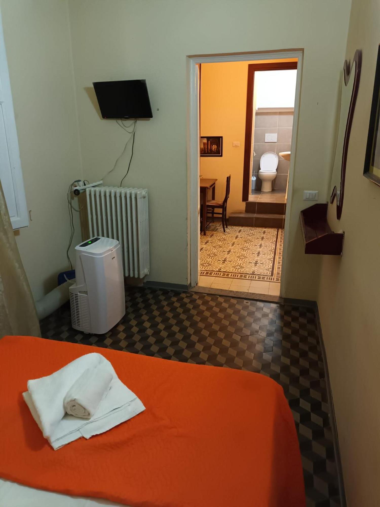 Small Double Room photo 1
