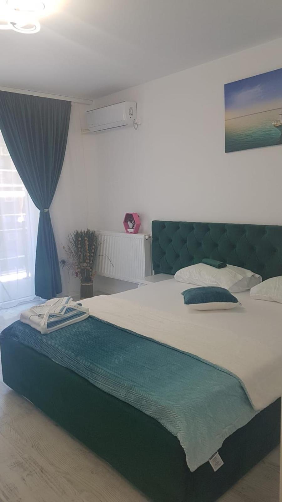One-Bedroom Apartment - Photo 1