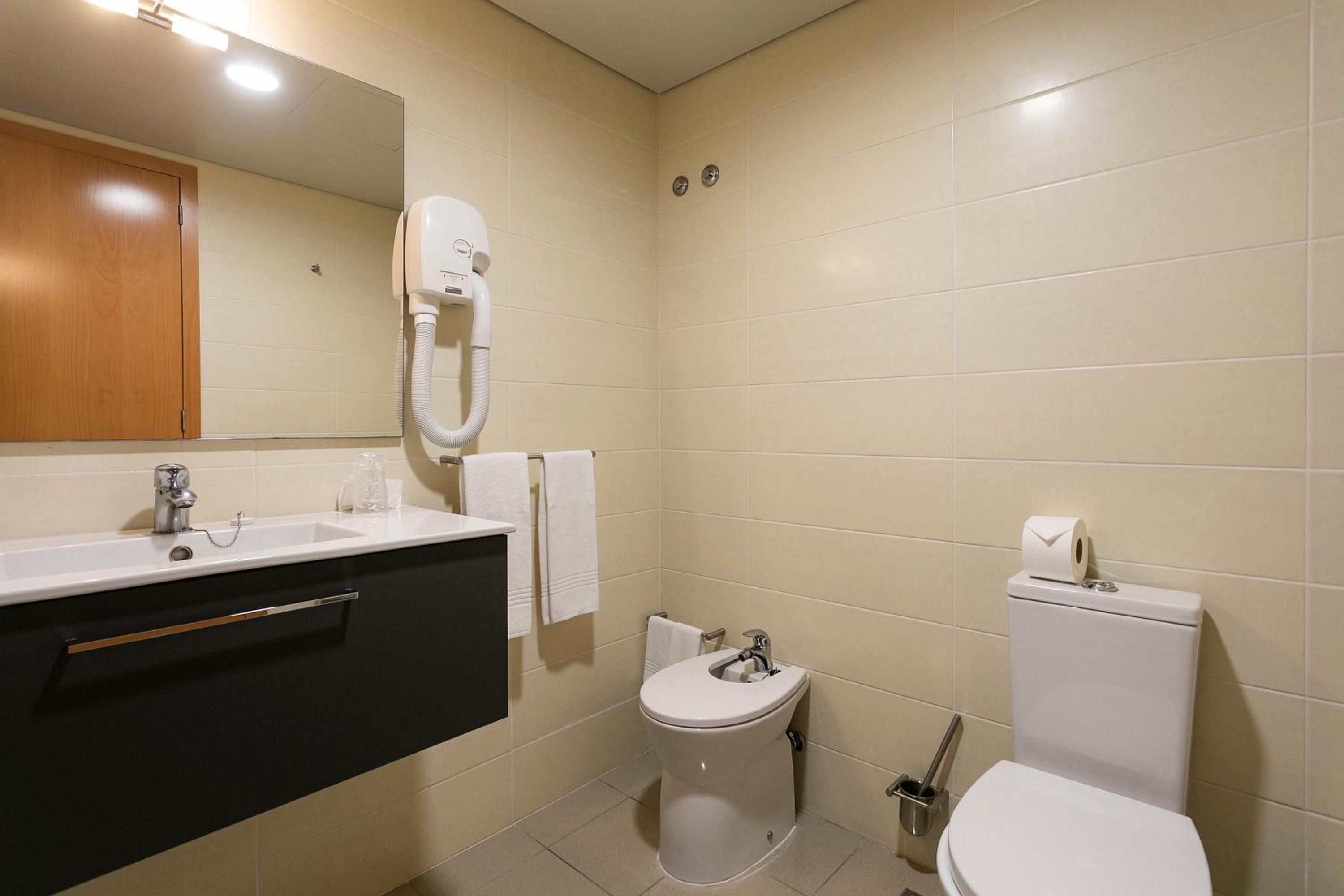 One-Bedroom Apartment - Photo 14
