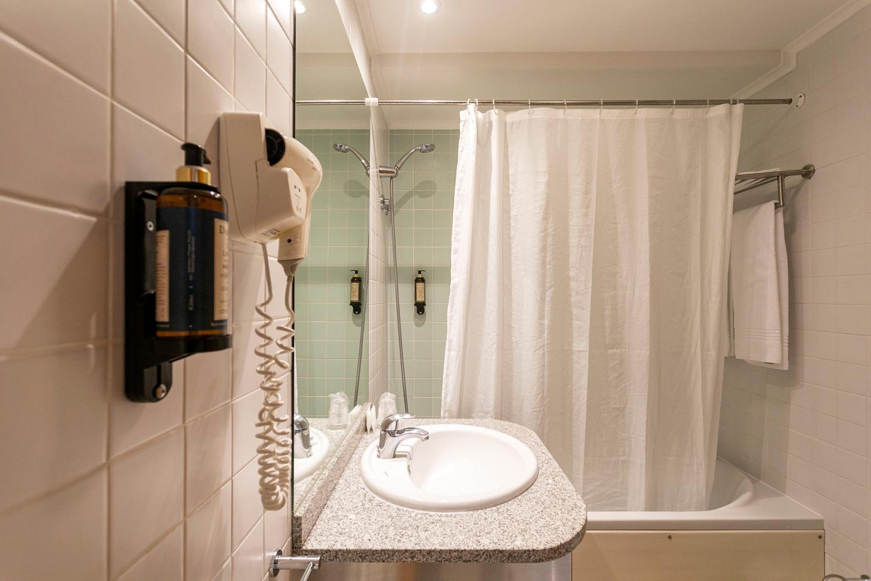One-Bedroom Apartment - Photo 11