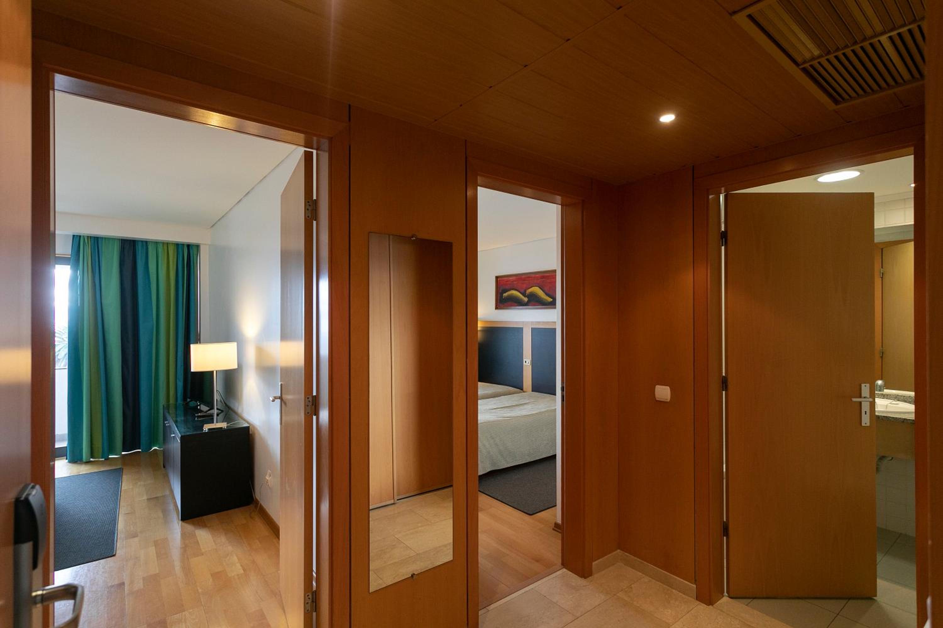 One-Bedroom Apartment - Photo 2