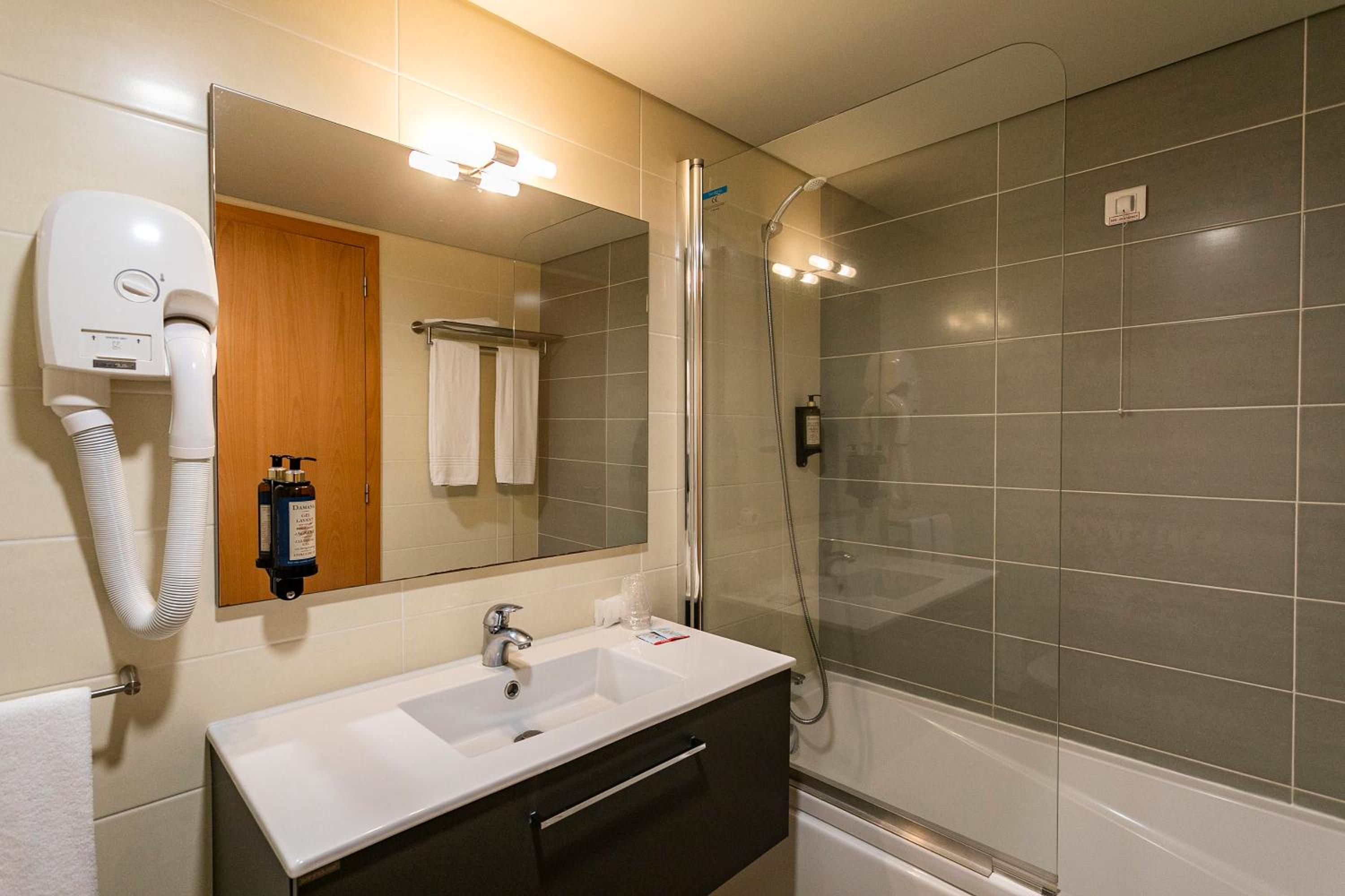 One-Bedroom Apartment - Photo 15