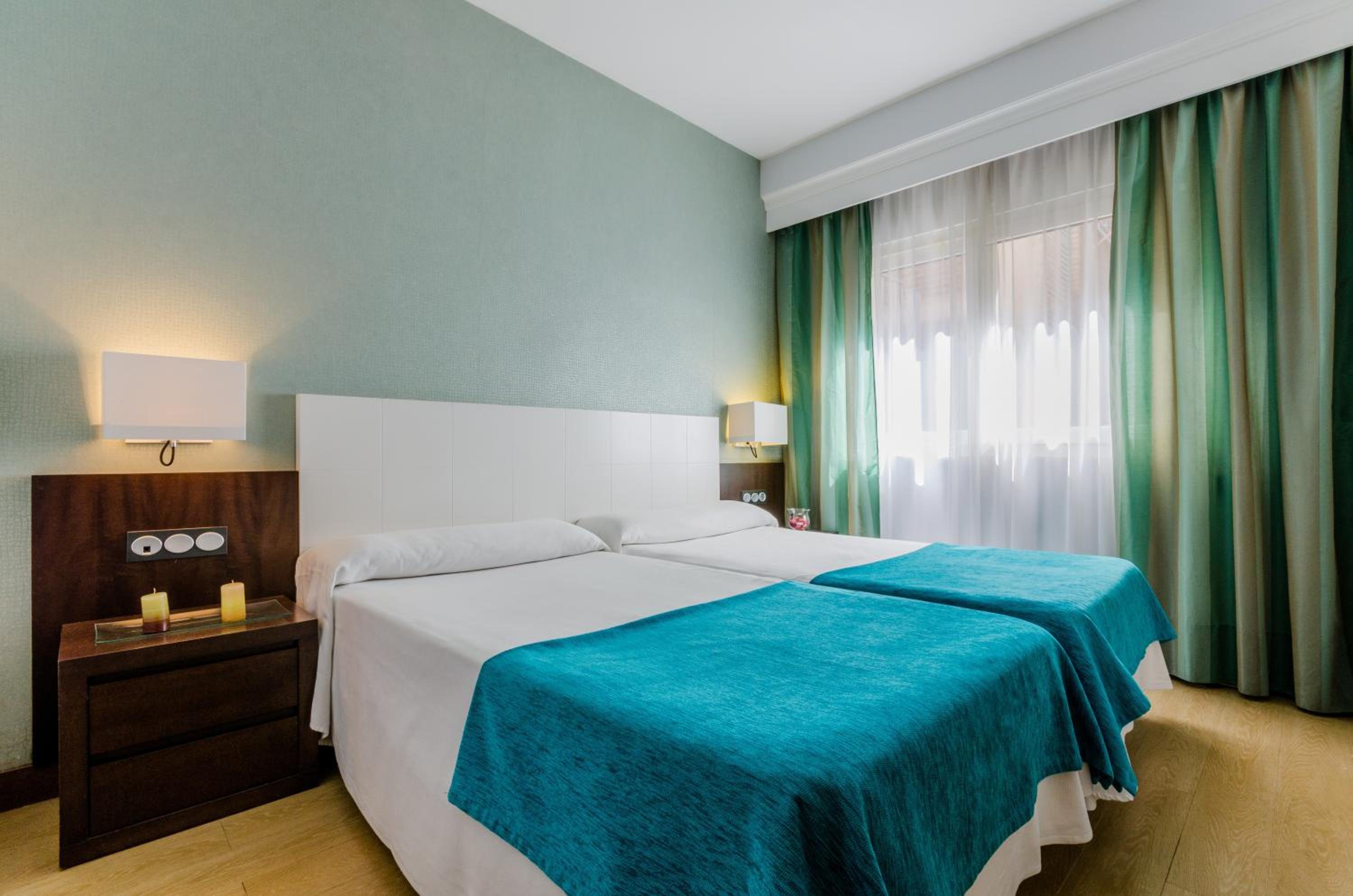 Double or Twin Room - Photo 13