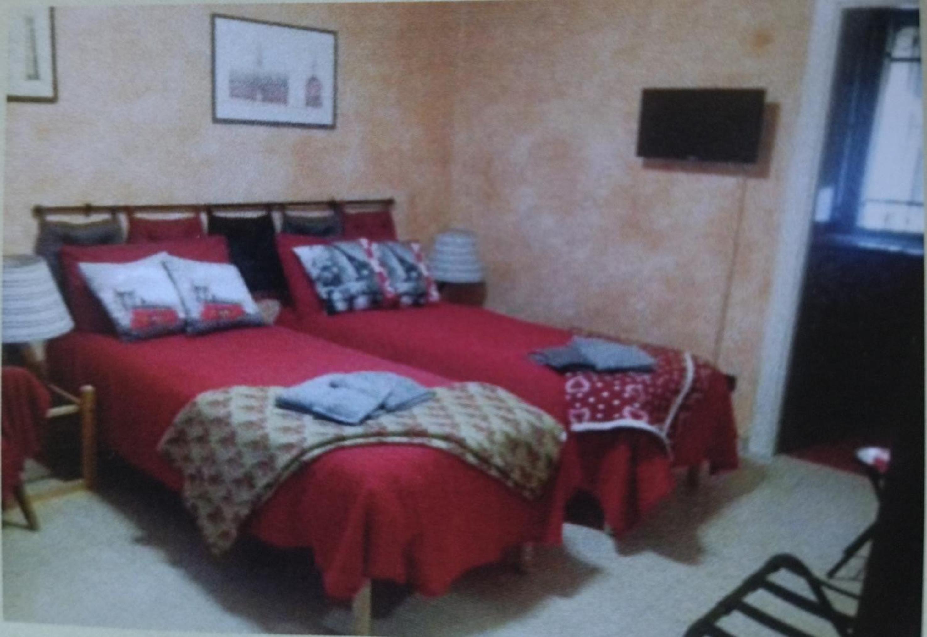 Twin Room with Private Bathroom photo 1