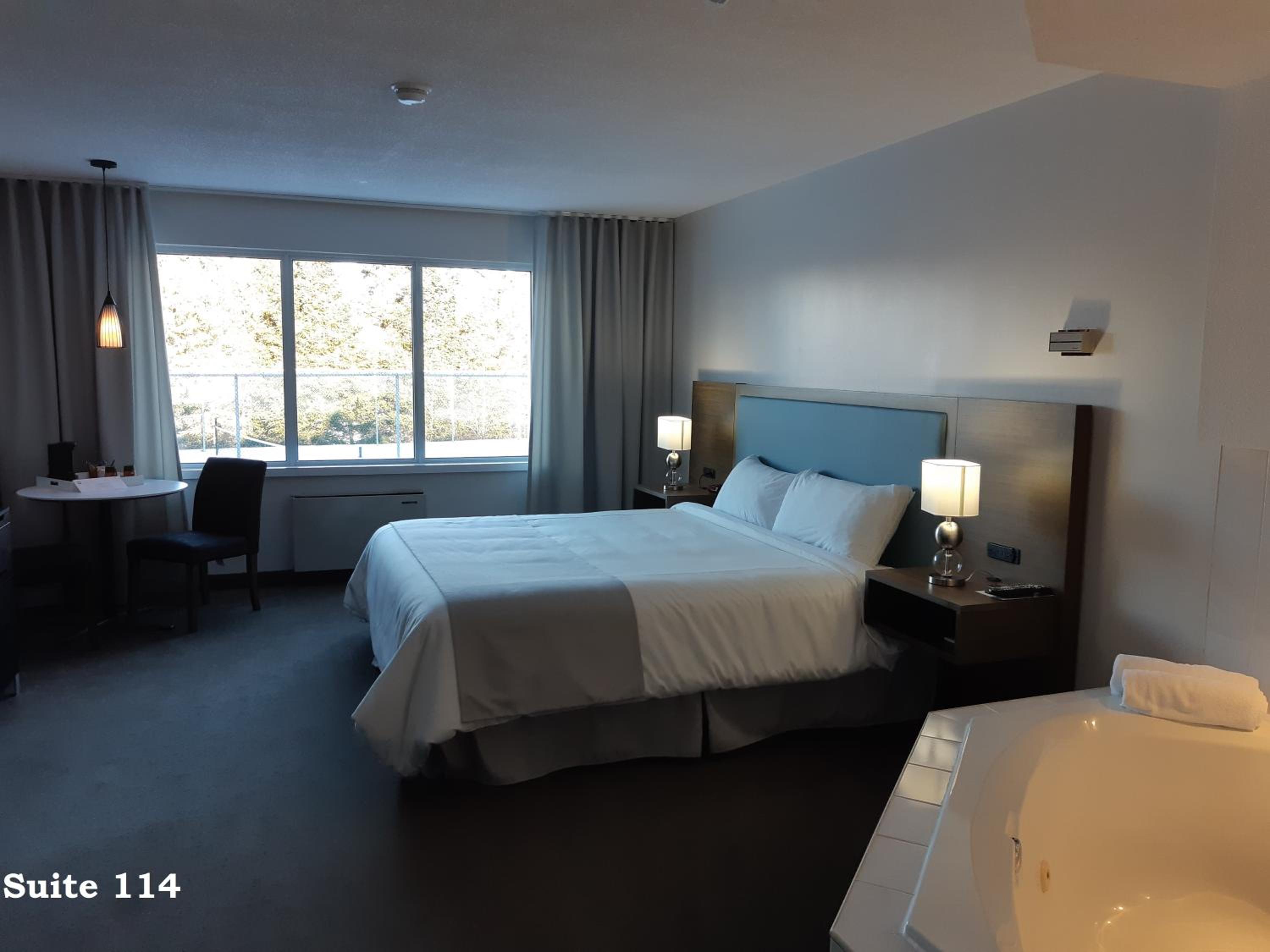 Deluxe Suite - Photo 3