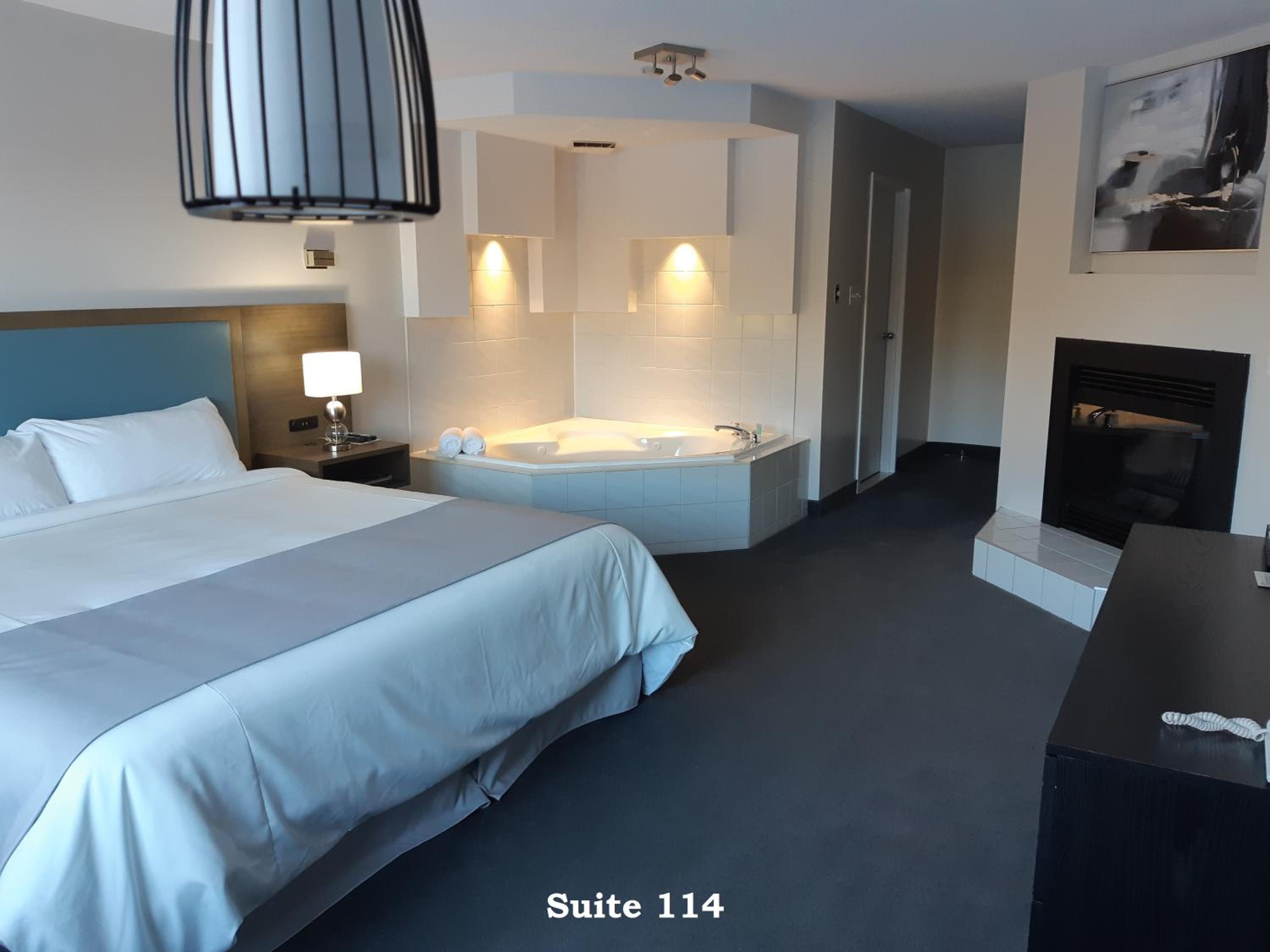 Deluxe Suite - Photo 5