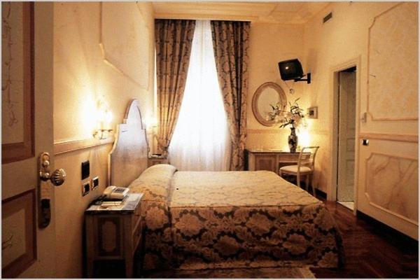 Double or Twin Room photo 3