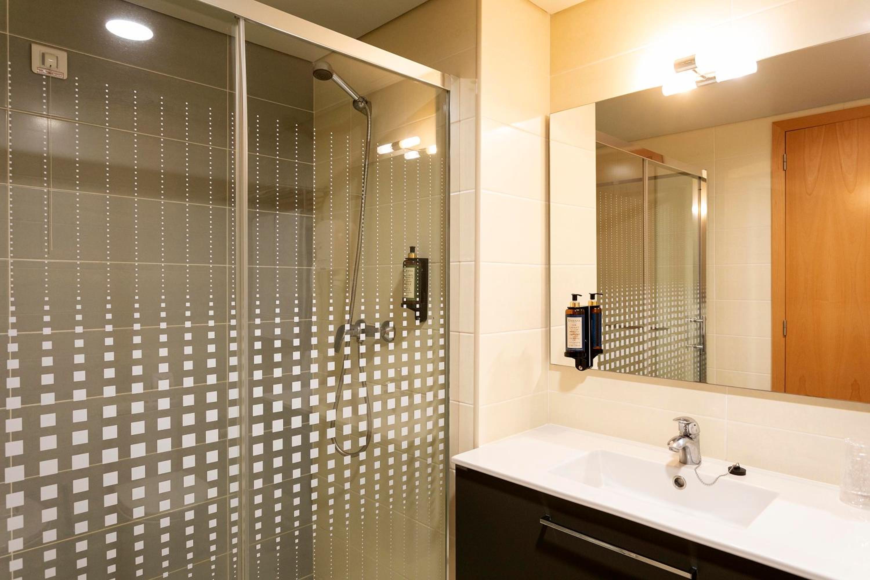 Double or Twin Room - Photo 9